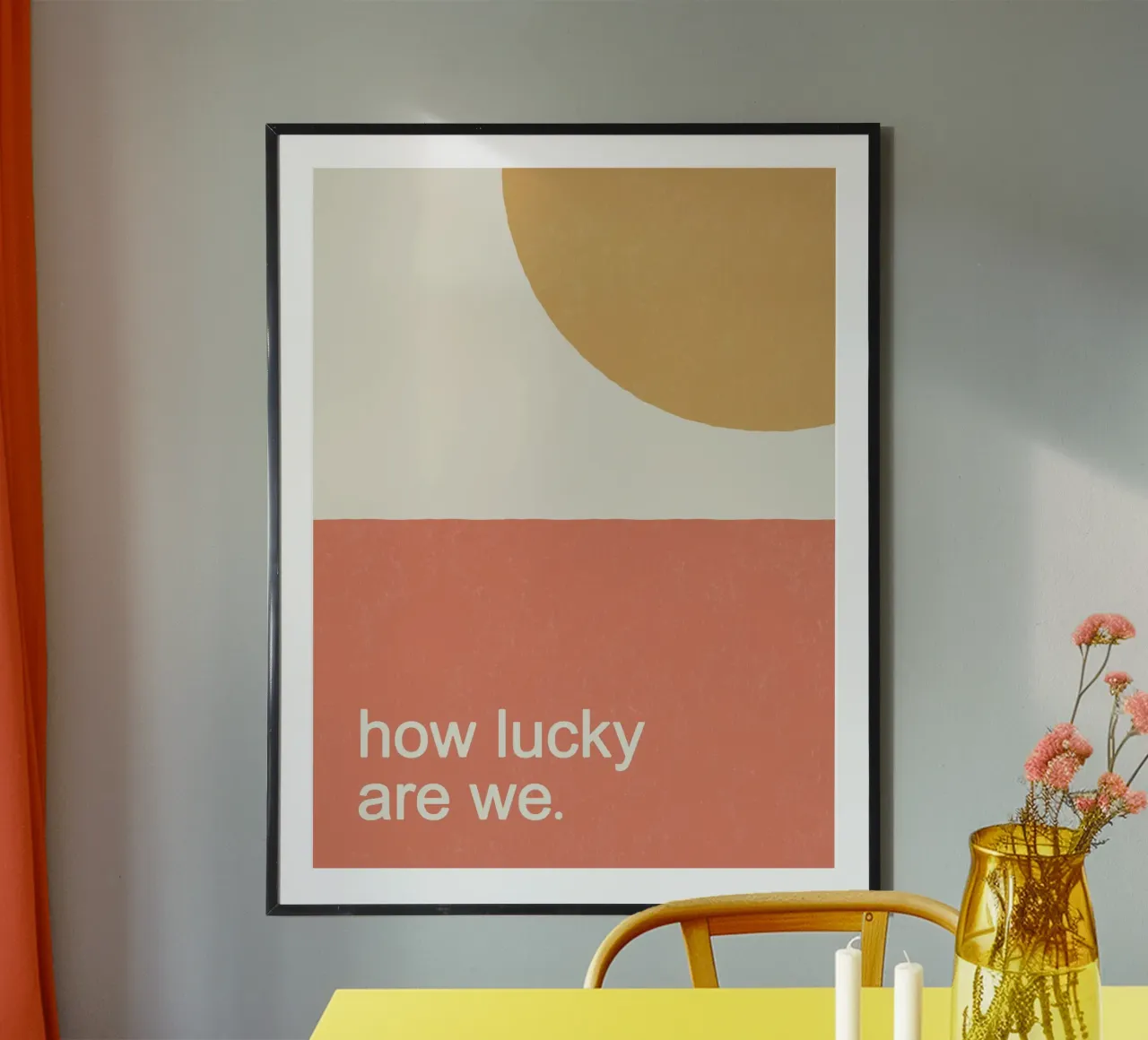 Quelle chance nous avons - Corail jaune poster de MoonlightPrint
