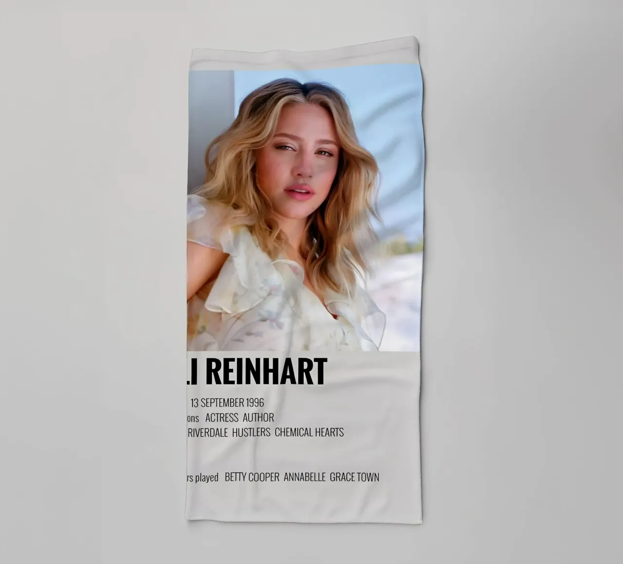 LILI REINHART asciugamano da bagno da MVFminimalist