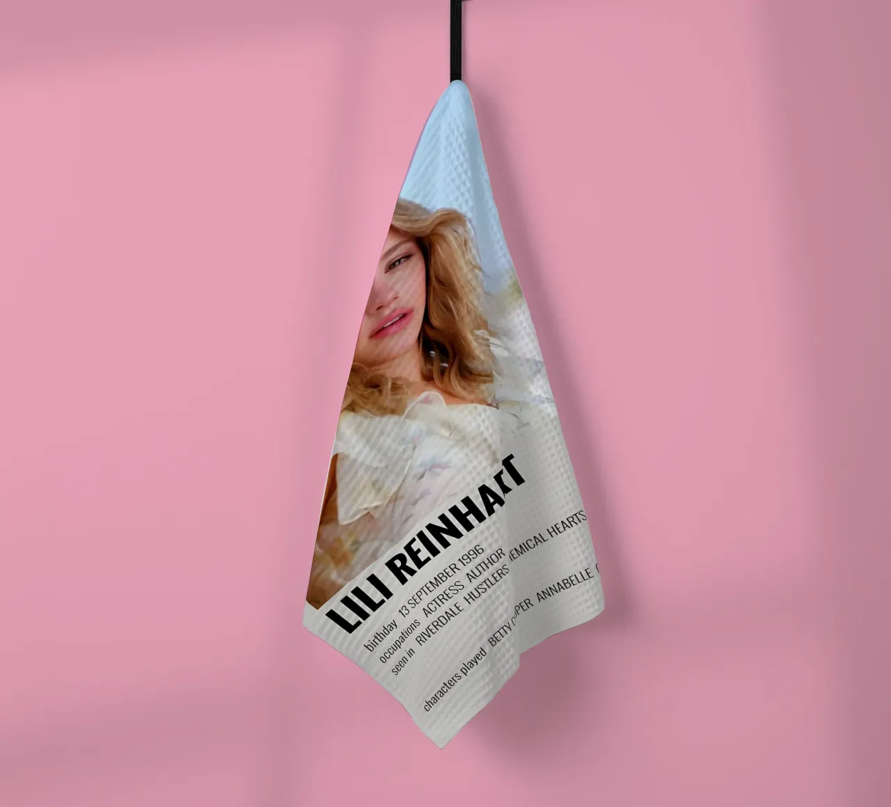 LILI REINHART torchon de MVFminimalist