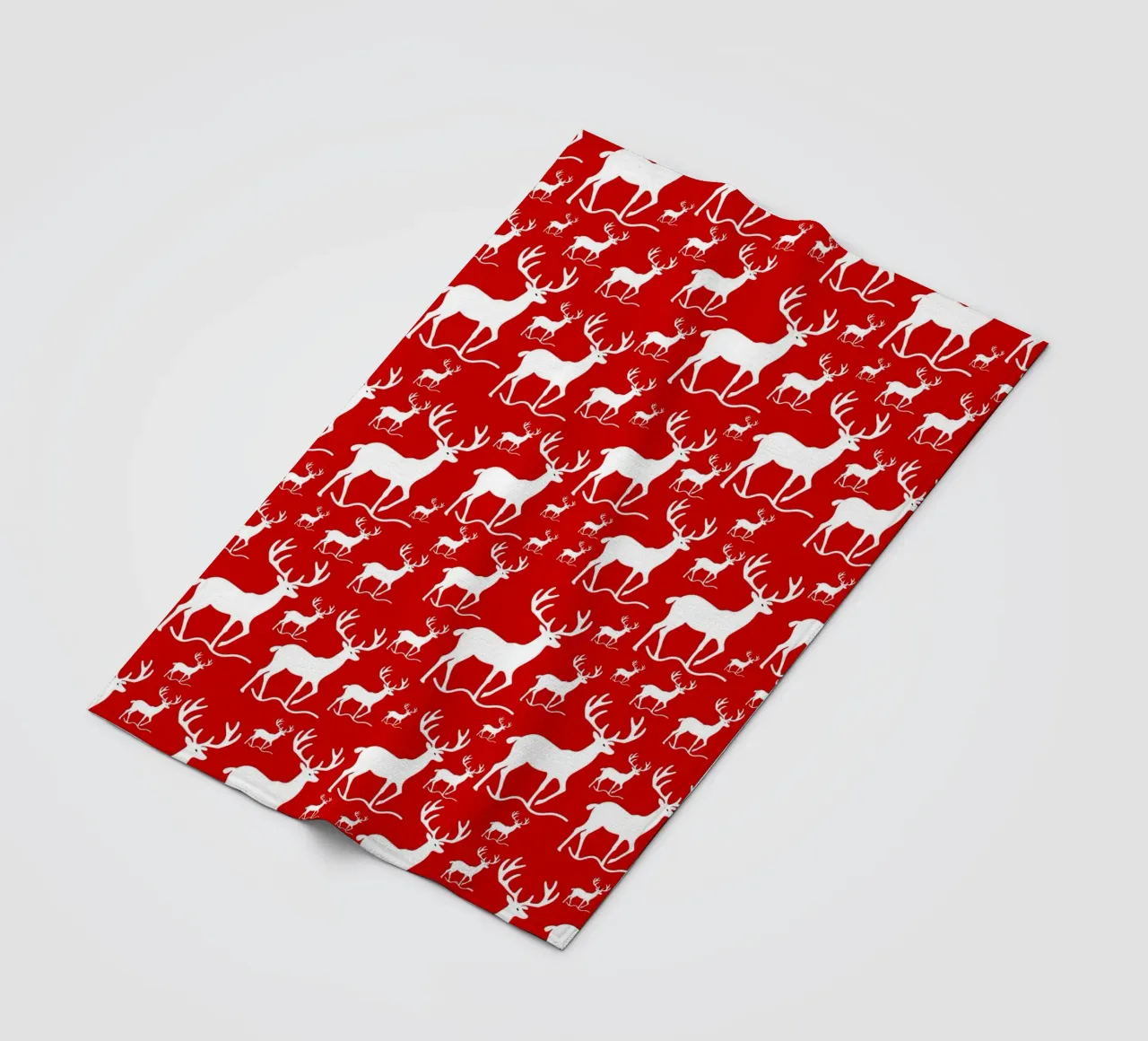 Red deer pattern Fleecedecke von baobabprintstore