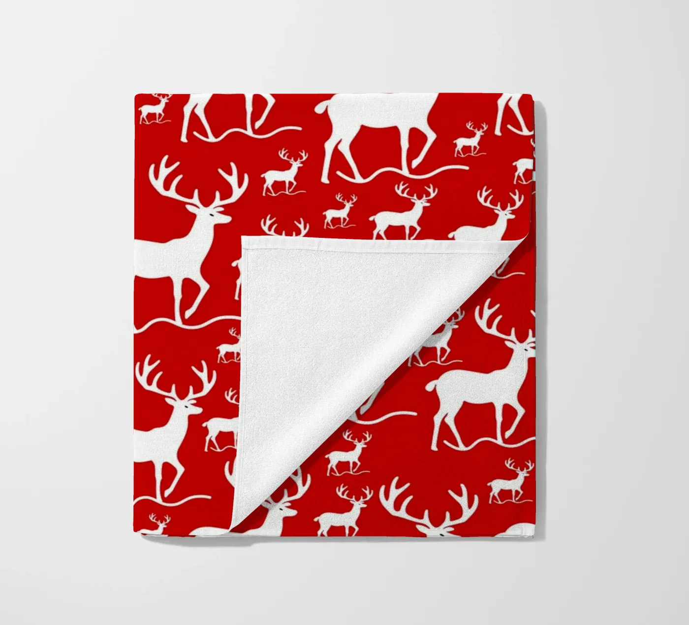 Red deer pattern Strandtuch von baobabprintstore