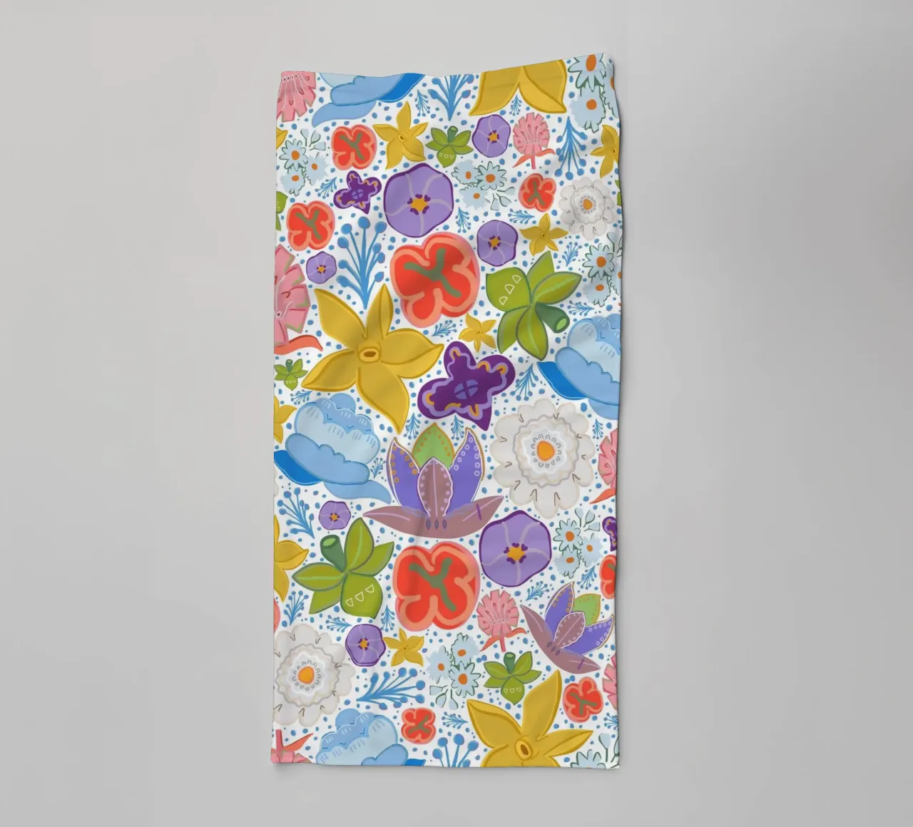 Abstract modern bloemen ditsy patroon III blauw badhanddoek van gulsengunel