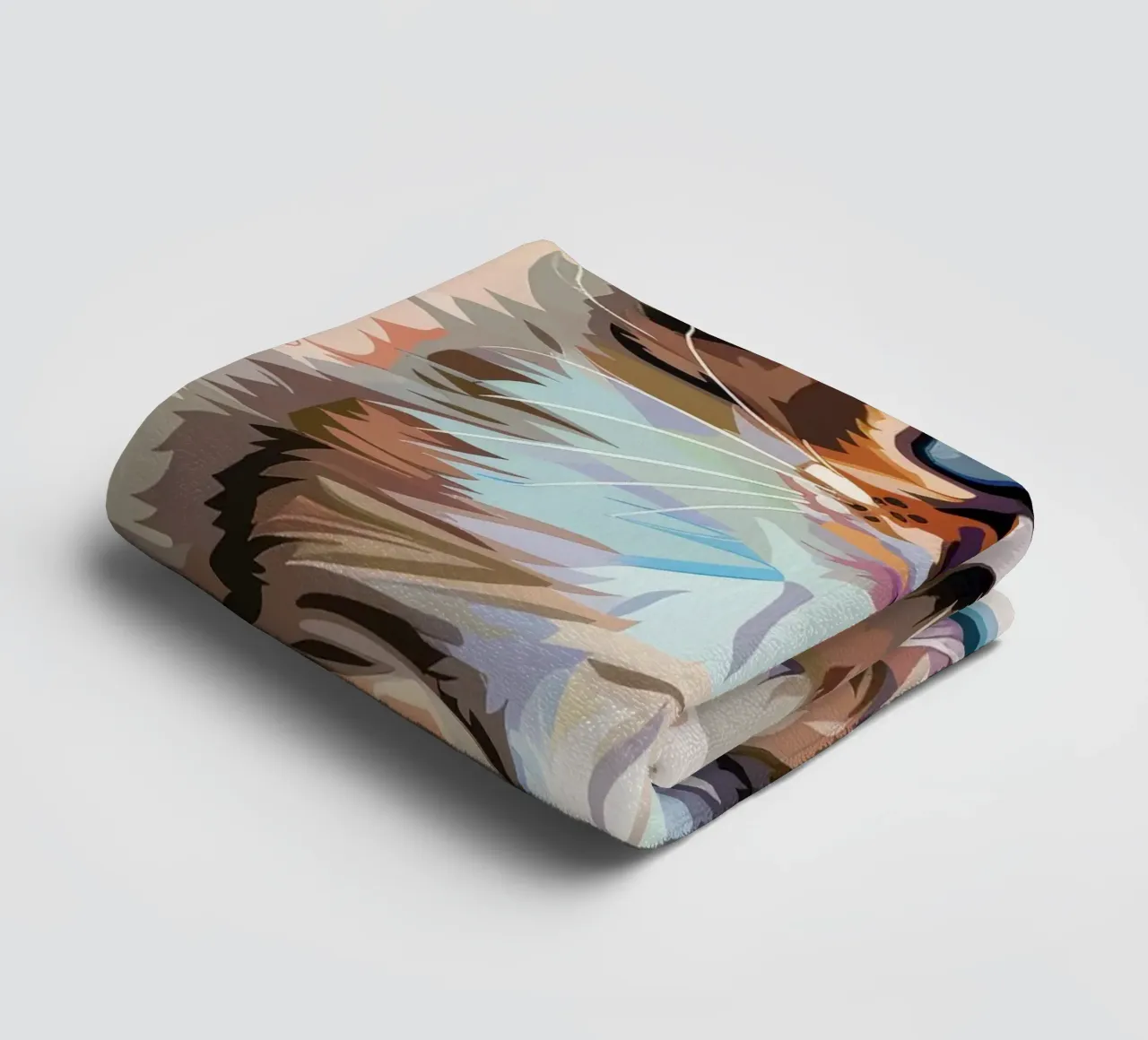 ein Kätzchen mit großen blauen Augen, die neugierig nach oben blicken Handtuch von DesignDoodle