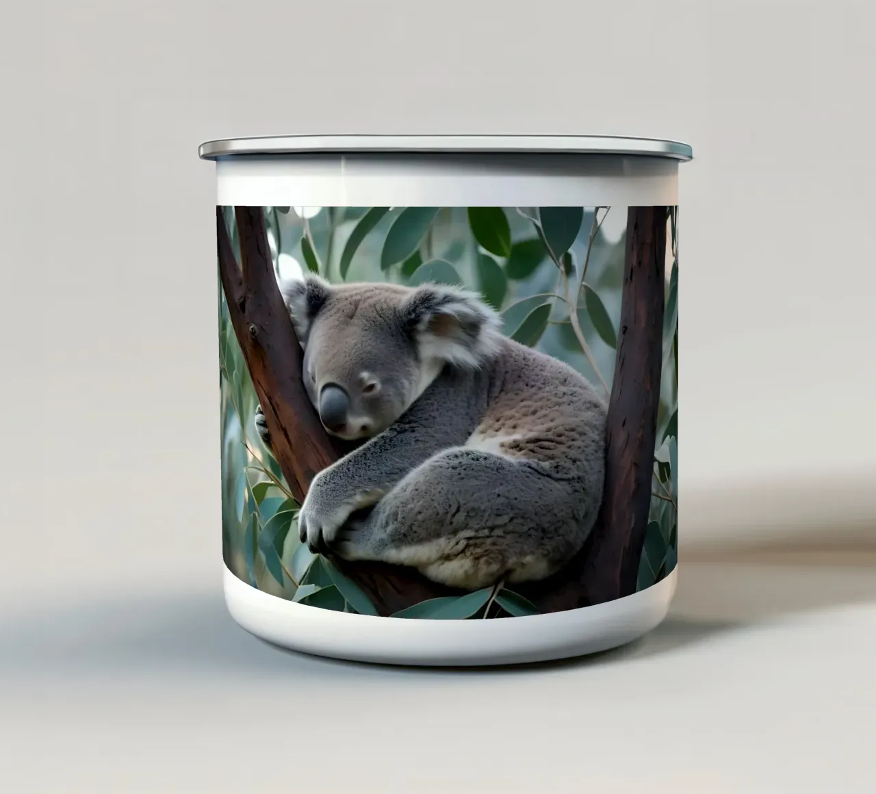 Koala che dorme su un albero di eucalipto tazza in smalto da Wild Beauty