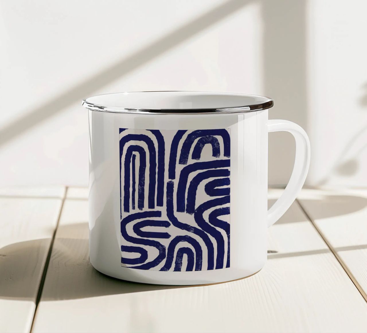 Modello a linee arrugginite tazza in smalto da Little Dean