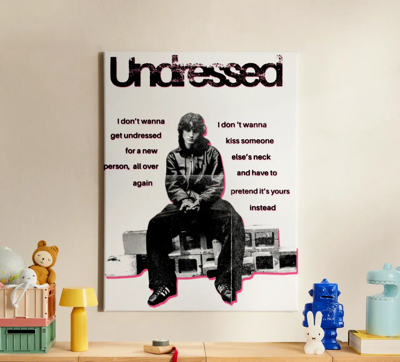 Album d'epoca Musicista Indie Pop anni '90 tela con Cornice a cassetta da https://www.juniqe.com/uk/shop/Henndraws