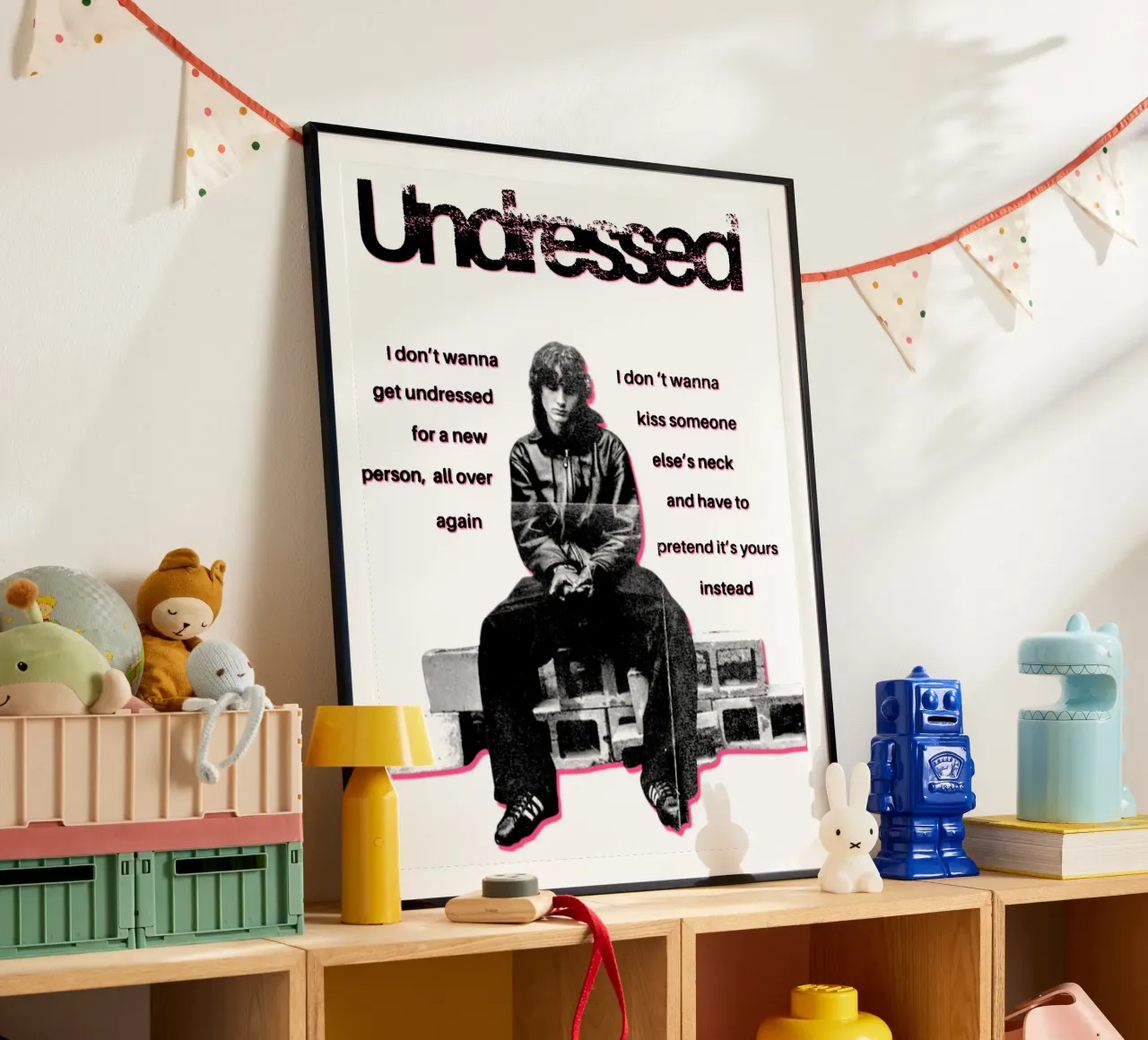 Album d'epoca Musicista Indie Pop anni '90 poster da https://www.juniqe.com/uk/shop/Henndraws