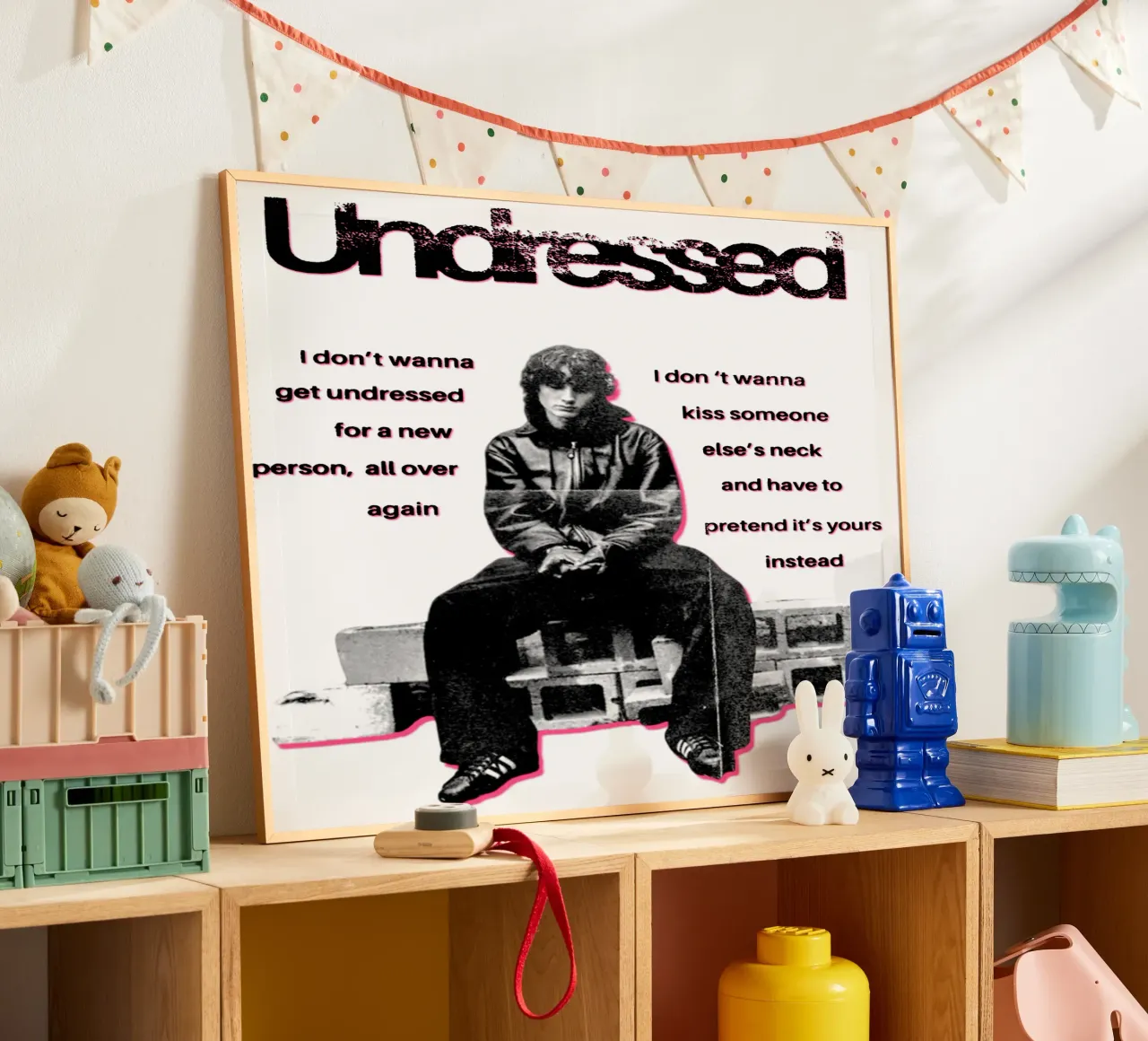 Album d'epoca Musicista Indie Pop anni '90 poster da https://www.juniqe.com/uk/shop/Henndraws