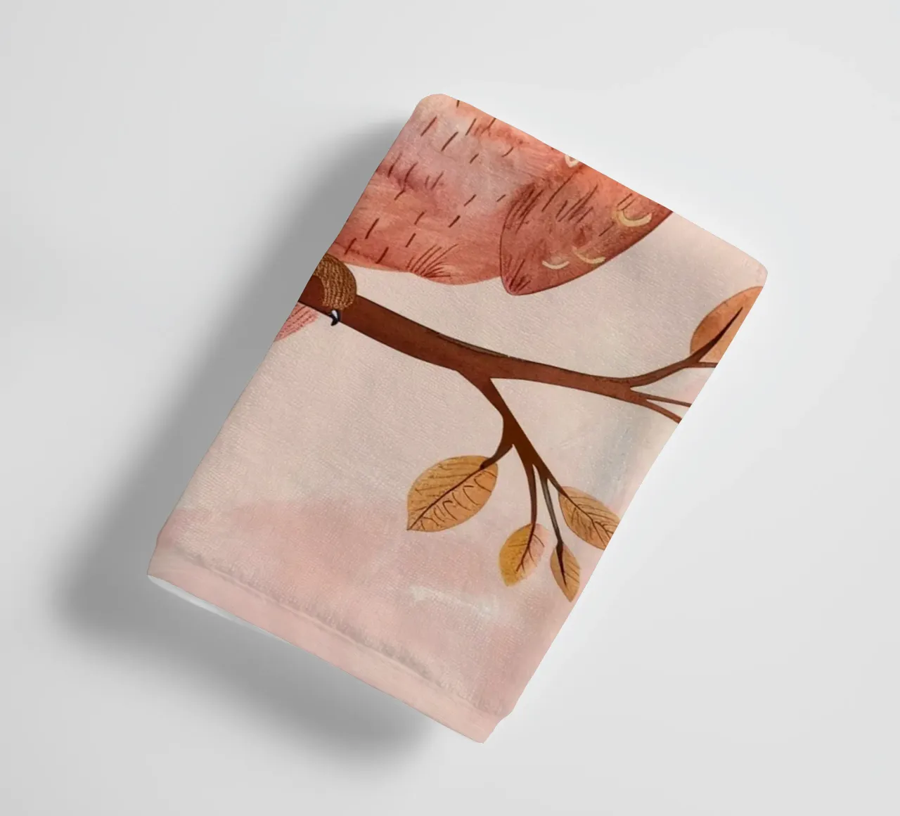 Entzückendes Eulenbaby: Ein neuer Freund im Wald Handtuch von DesignDoodle