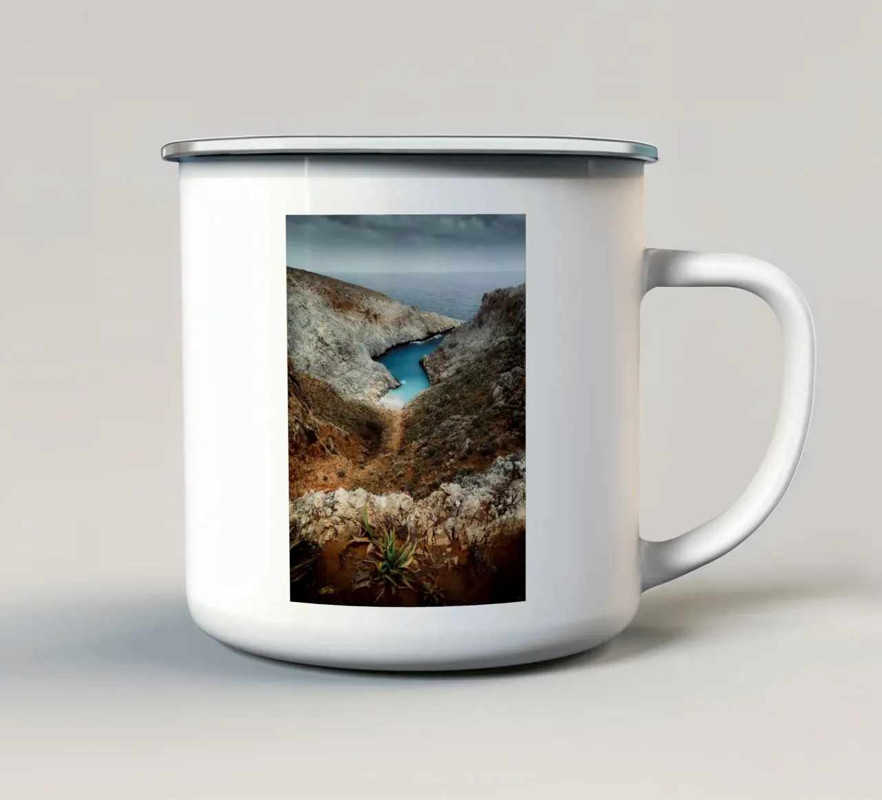 Torn Coast taza de esmalte de somewhere.soul.escape