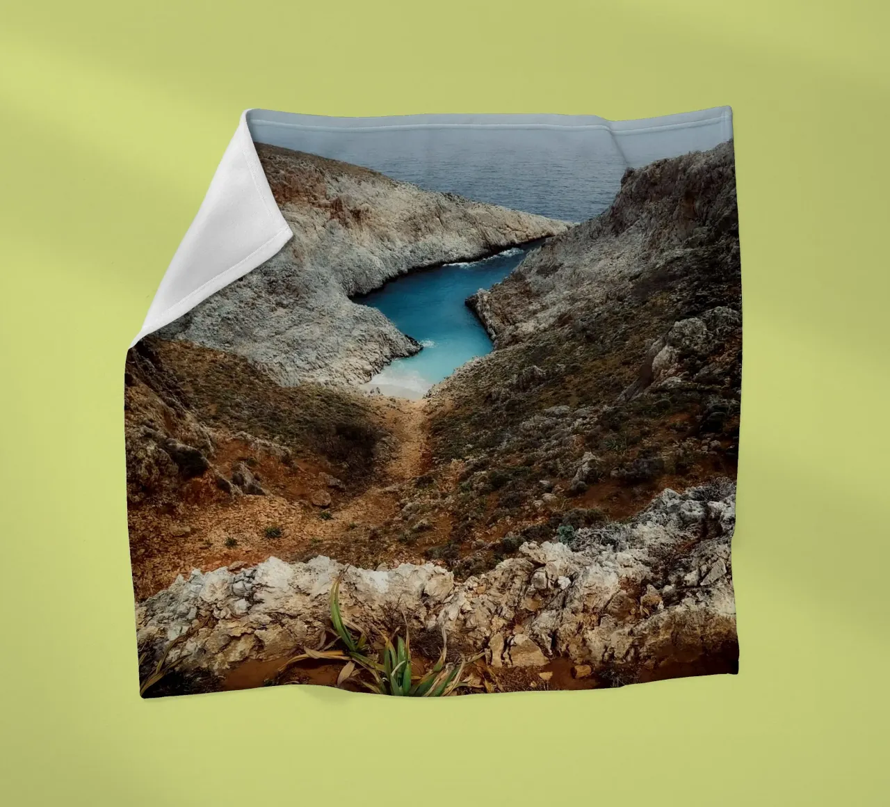 Torn Coast coperta in pile da somewhere.soul.escape