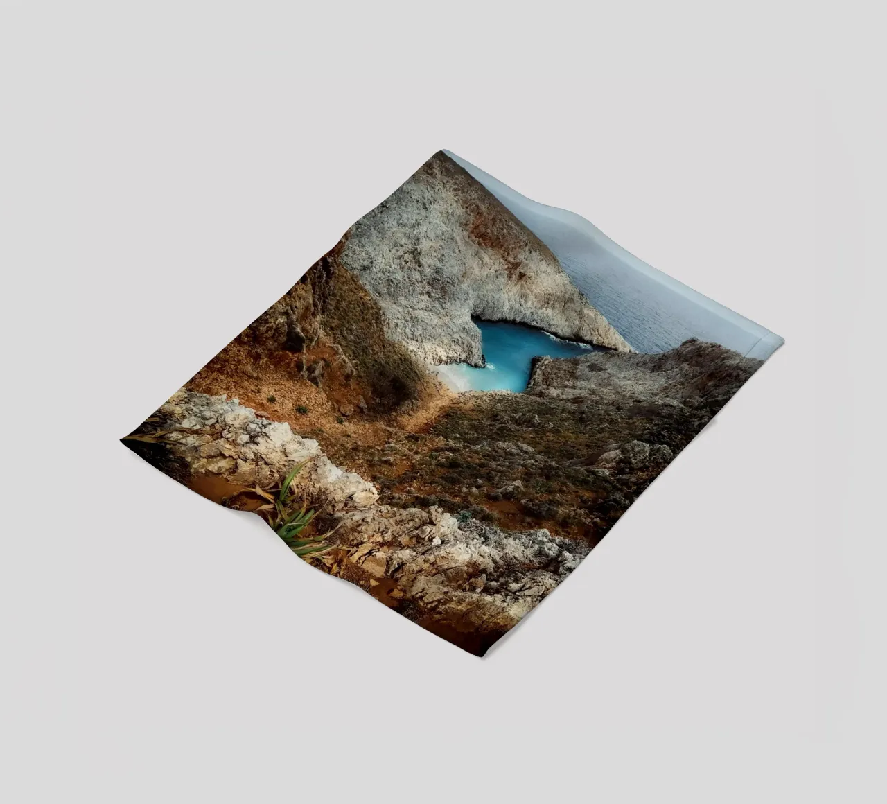 Torn Coast coperta in pile da somewhere.soul.escape