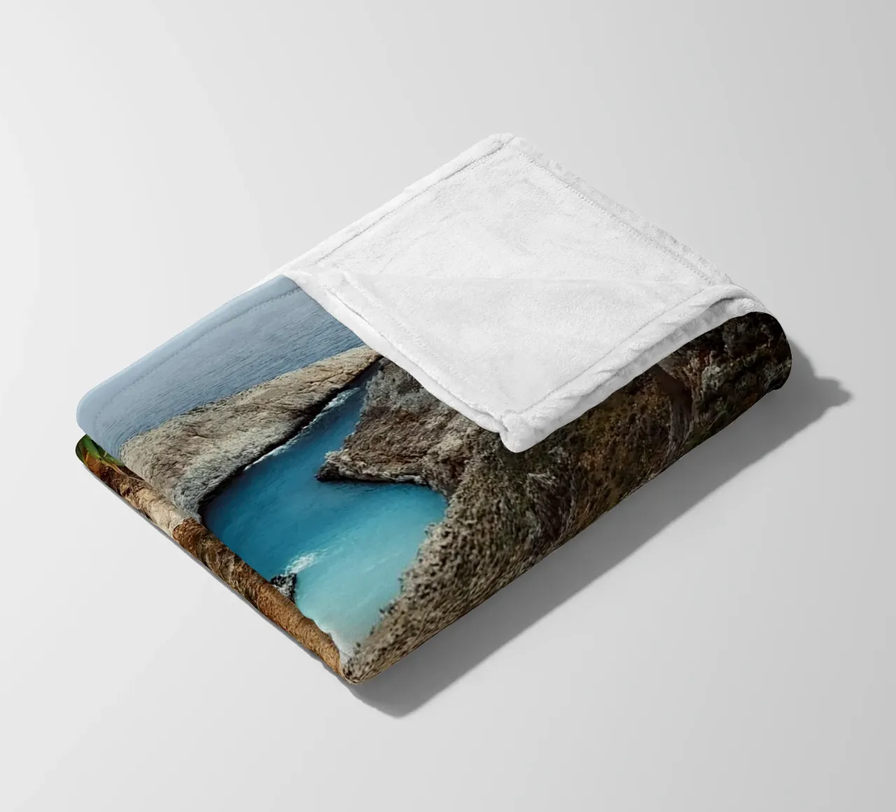 Torn Coast coperta in pile da somewhere.soul.escape