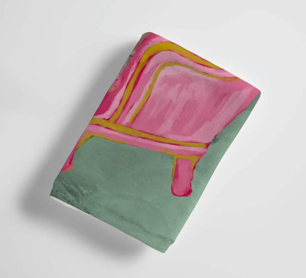 Smiling Cat Lounging on Pink Chair with a Sage Green Wall asciugamano da bagno da mysteriouscoco