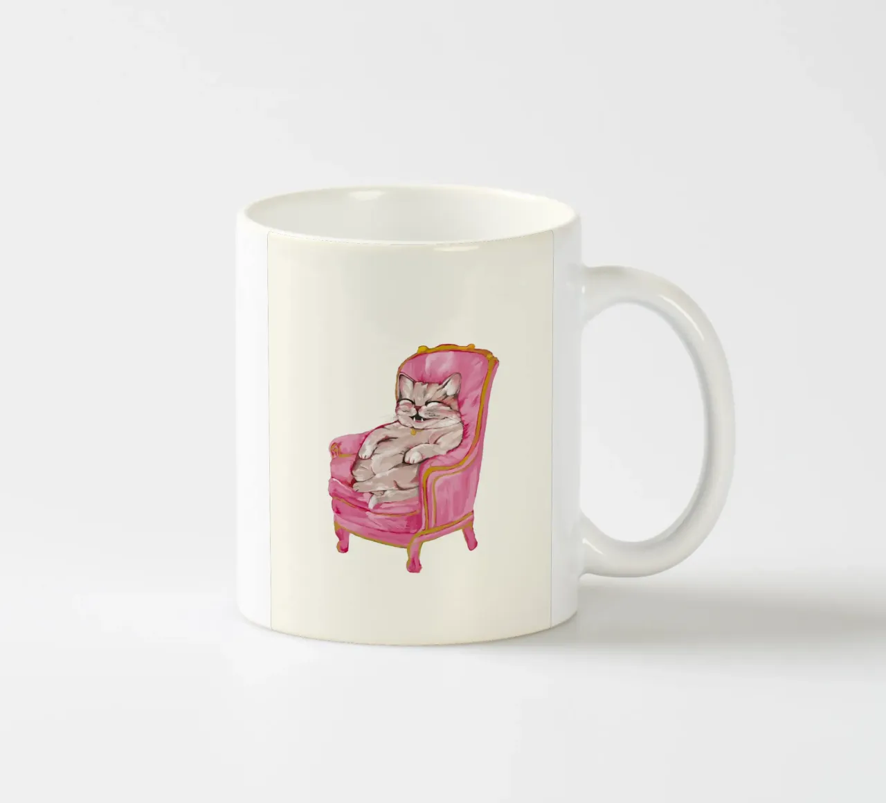 Smiling Cat Lounging on Pink Chair tazza in ceramica da mysteriouscoco