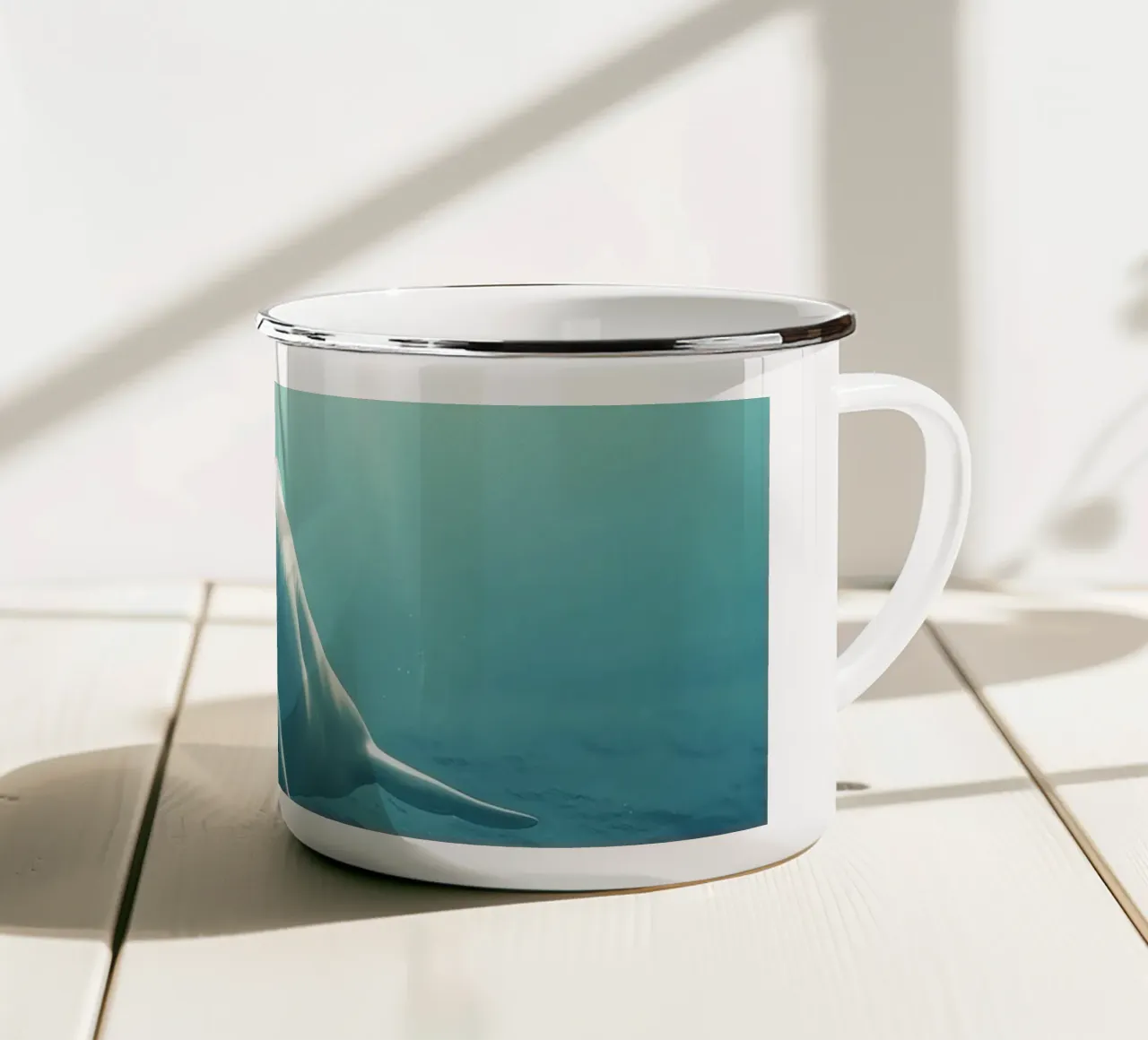momento subacqueo con una maestosa balena beluga blue wat tazza in smalto da DesignDoodle