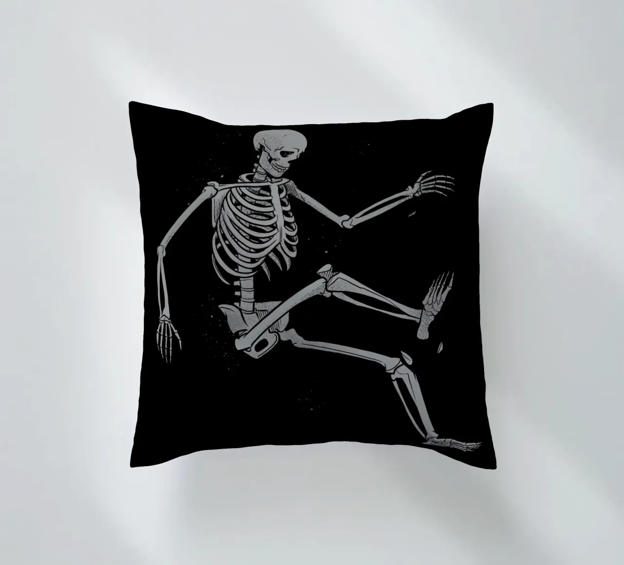 Skeleton Flowting On Space Kissen von Tobe Fonseca