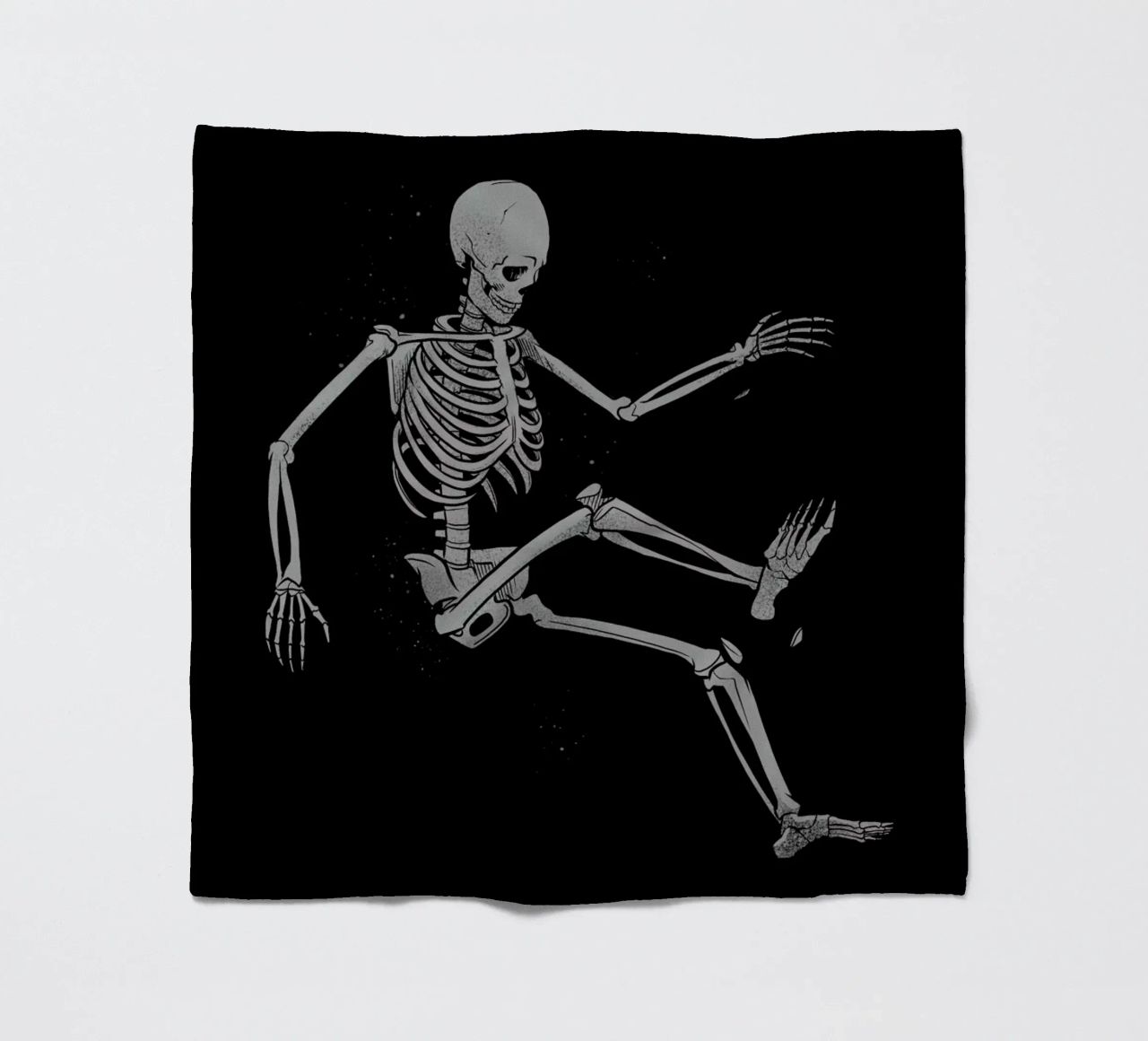 Skeleton Flowting On Space coperta in pile da Tobe Fonseca