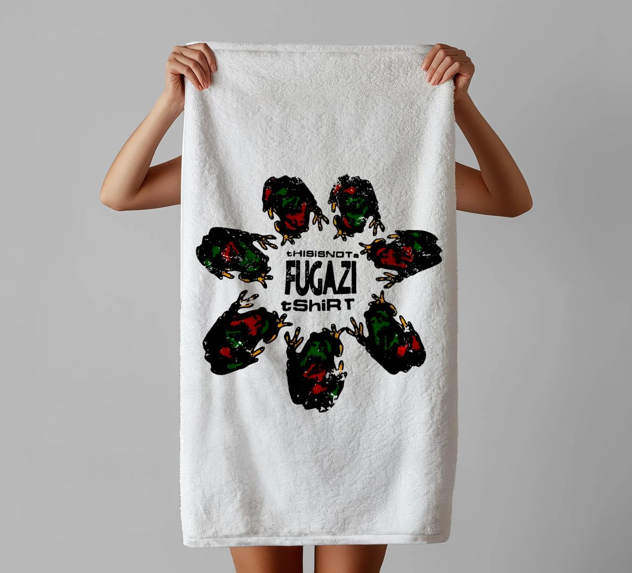 Questa non è una camicia dei Fugazi asciugamano da bagno da Sigrid Rauuy
