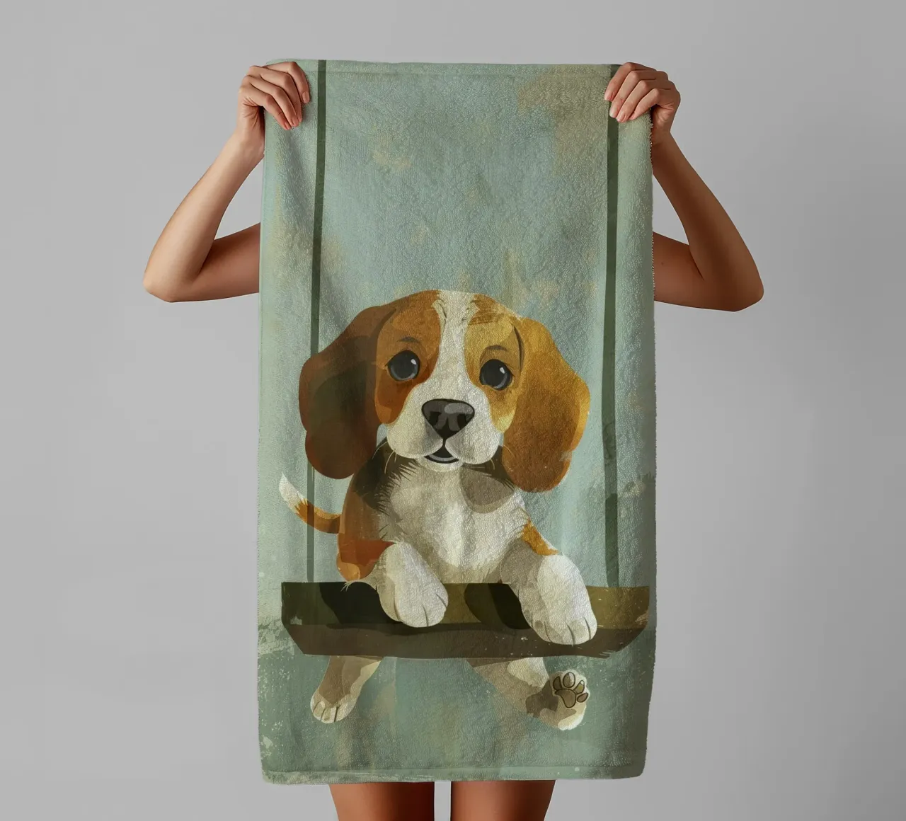 Un beagle giocherellone che si gode un giro in altalena, irradiando gioia asciugamano da bagno da DesignDoodle