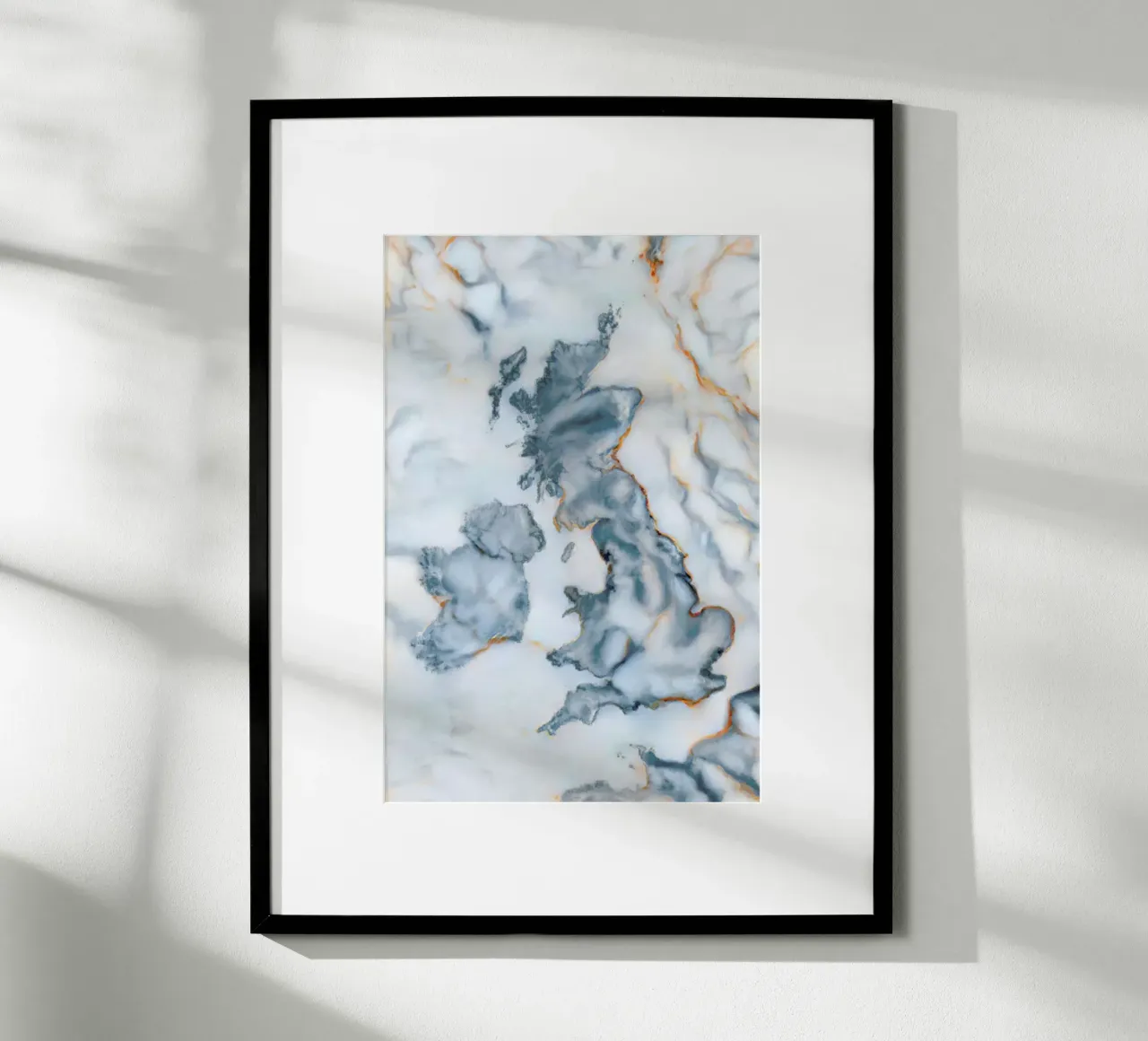 Uk Marble Map poster con telaio in alluminio da Octavian