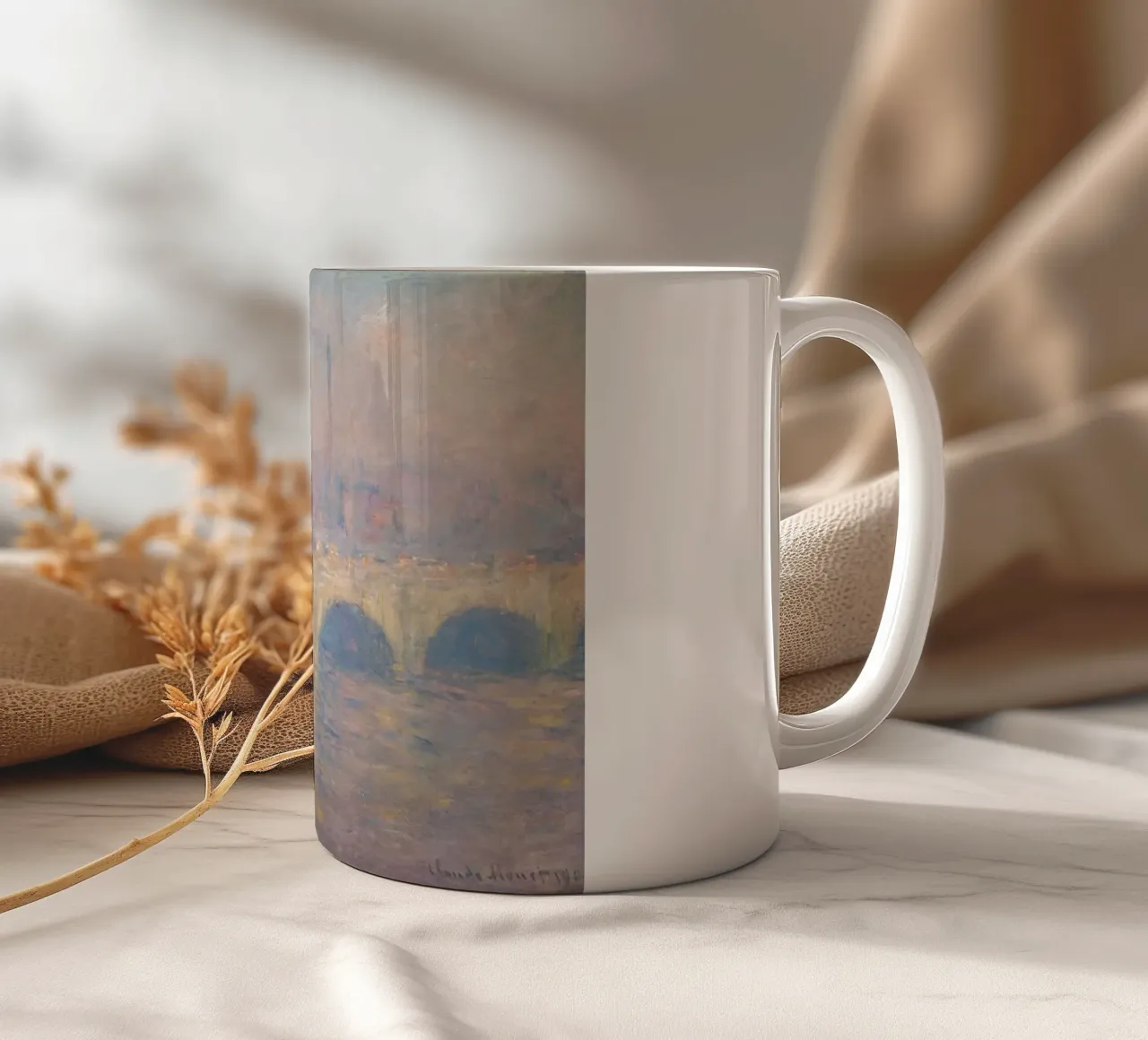 vista del fiume Tamigi con nebbia fitta tazza in ceramica da SMG Store