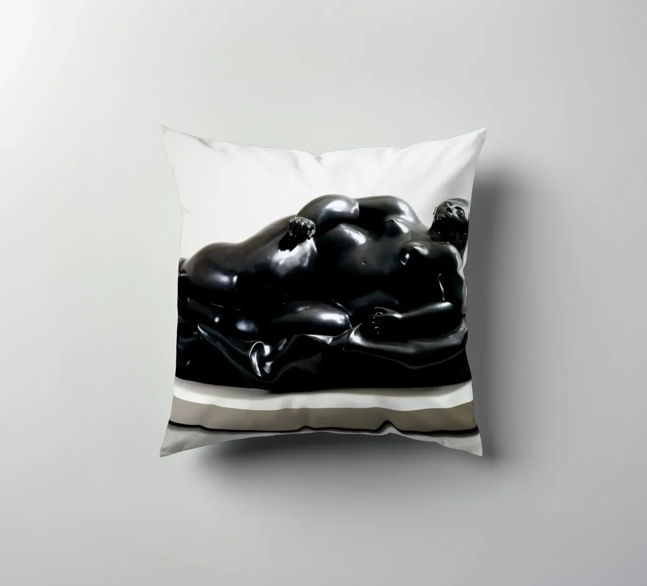 "Figura reclinata" di Fernando Botero cuscino da Classic Art Prints