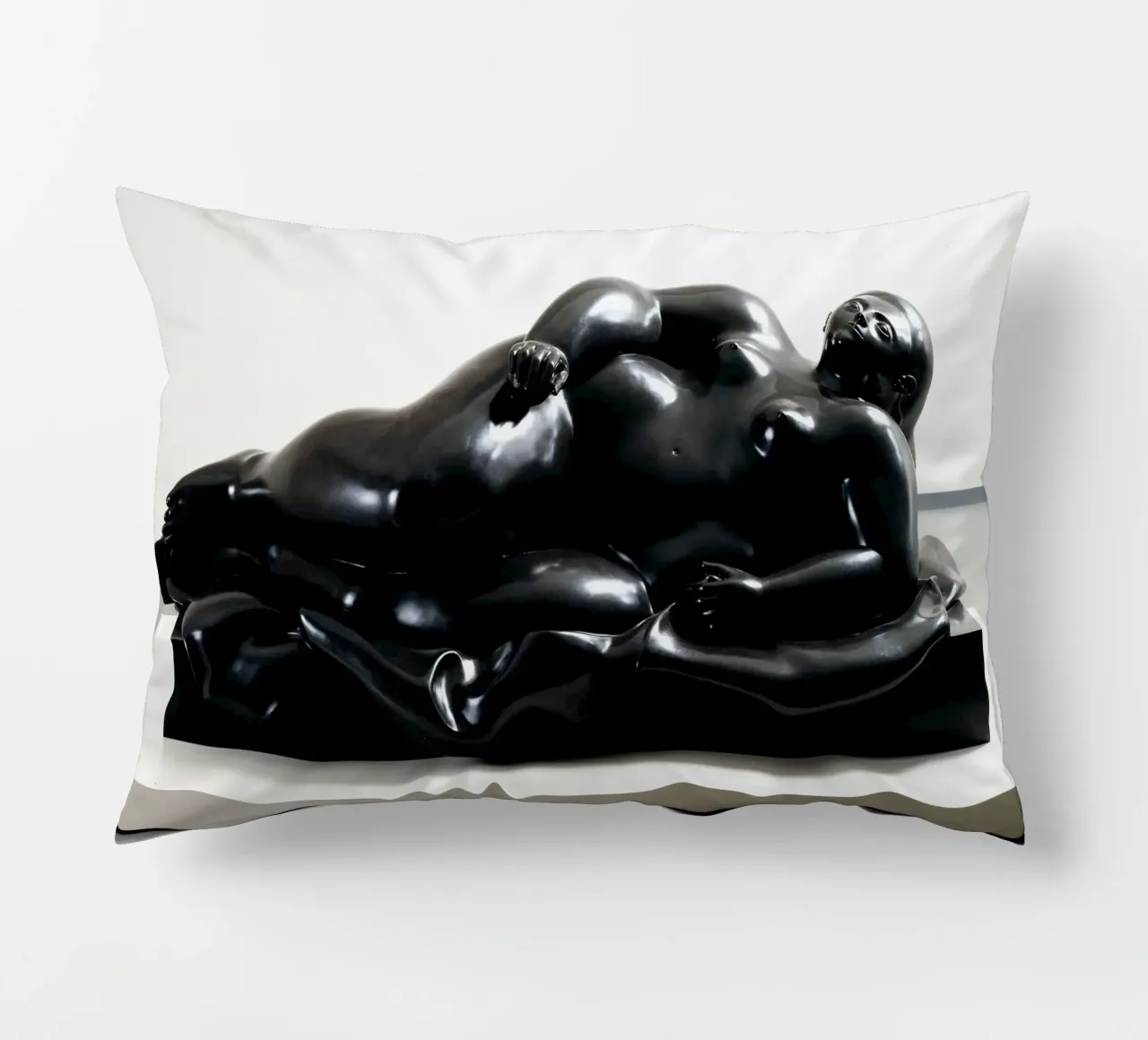 "Figura reclinata" di Fernando Botero cuscino da Classic Art Prints
