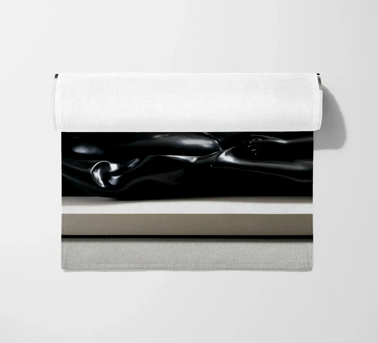 "Figura reclinata" di Fernando Botero telo mare da Classic Art Prints