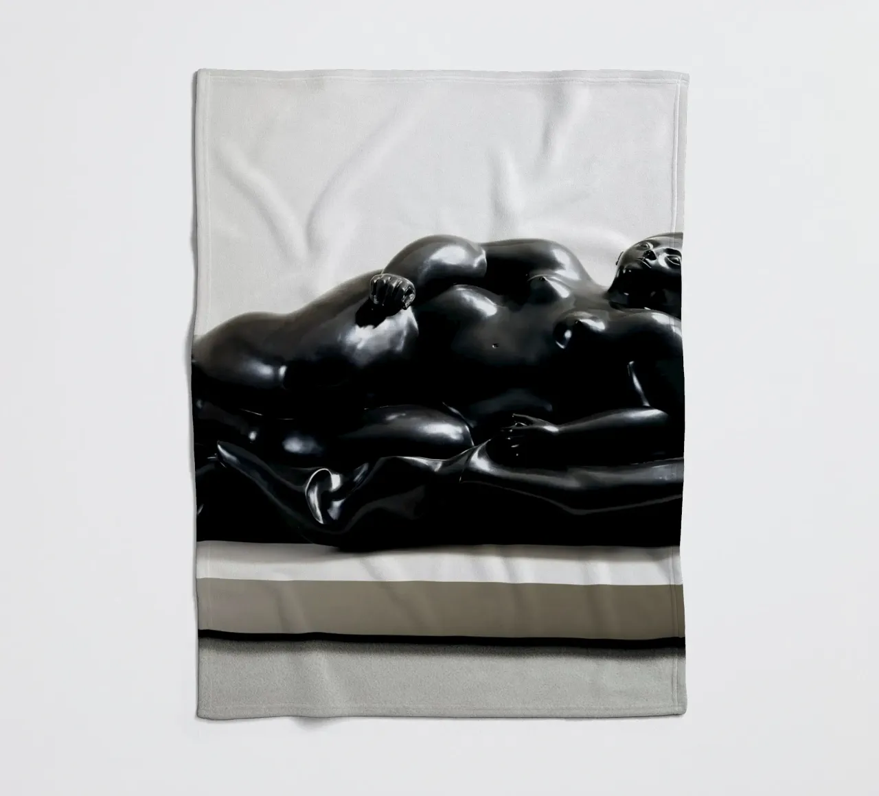 "Figura reclinata" di Fernando Botero coperta in pile da Classic Art Prints