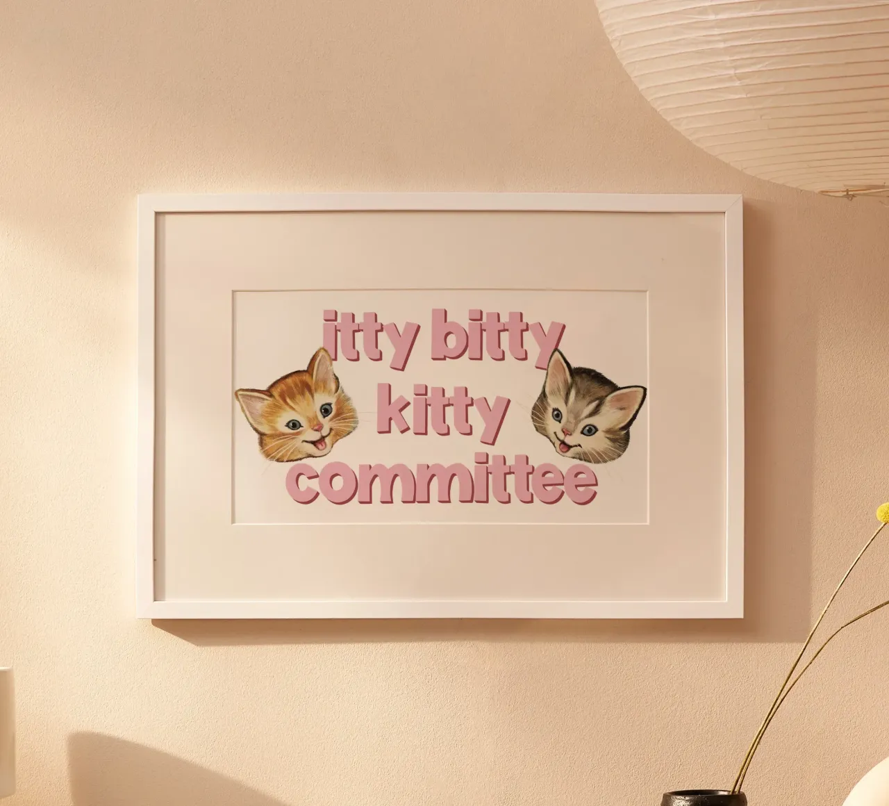 Itty Bitty Kitty Comité poster met houten frame van Laura Graves