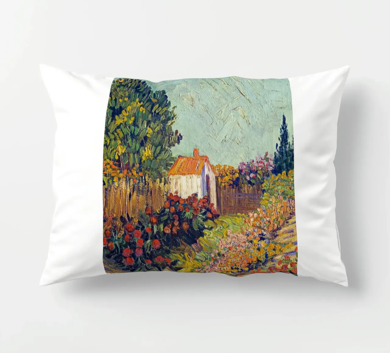 casetta in mezzo a un giardino fiorito cuscino da Piper Shop Oke