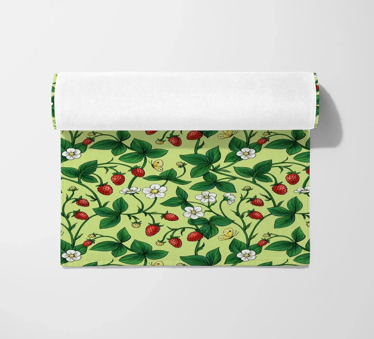 Fragole selvatiche verdi e rosse telo mare da Painted Nature