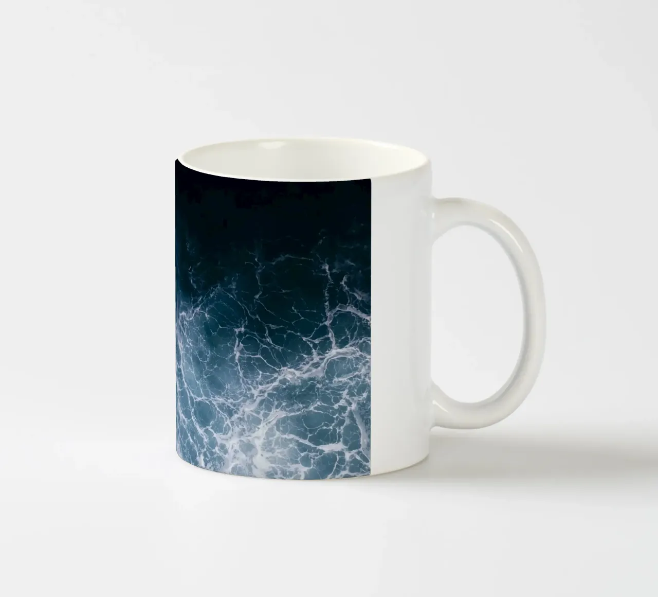 Into the Deep Keramik Tasse von somewhere.soul.escape