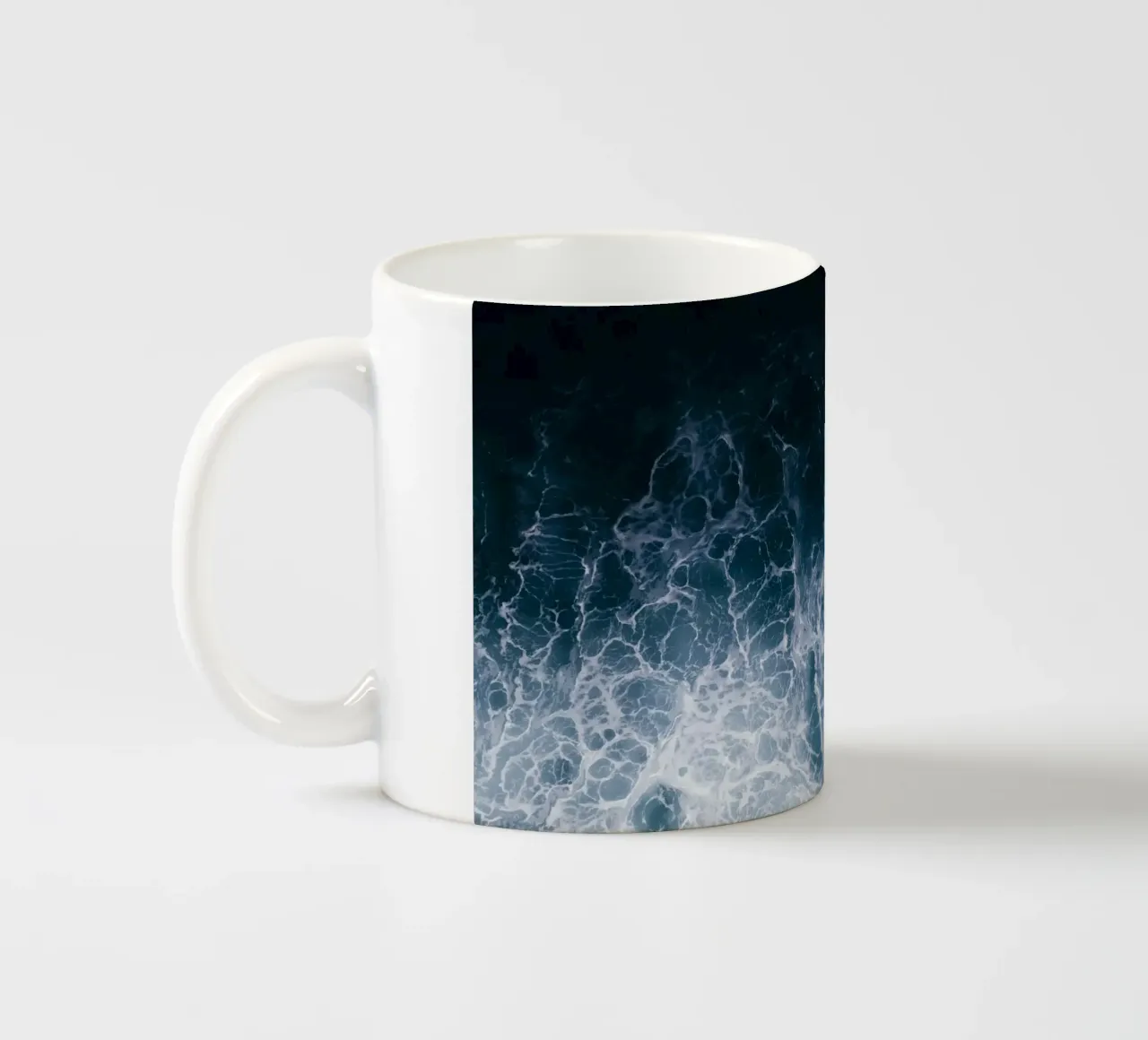 Into the Deep Keramik Tasse von somewhere.soul.escape