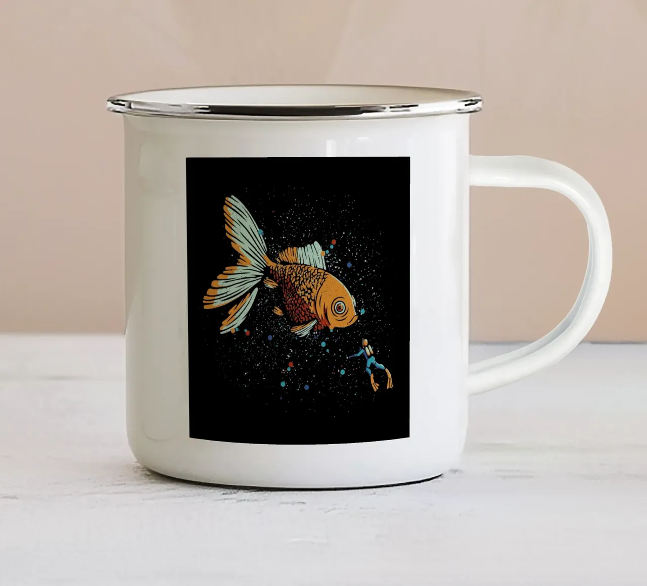 Golden Fish Scuba Diver tazza in smalto da Tobe Fonseca