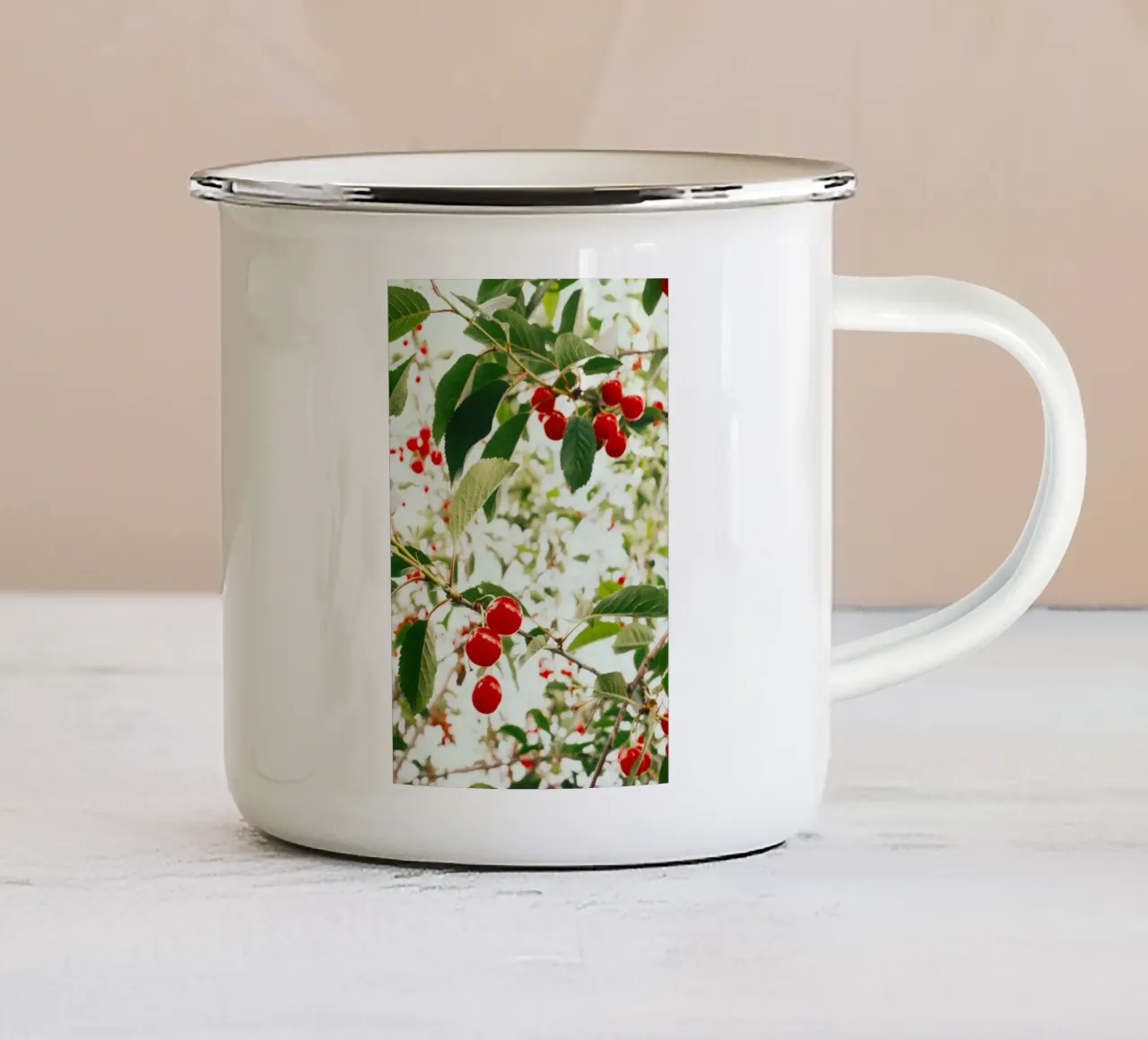 ciliegie rosse tazza in smalto da Earthly Visions