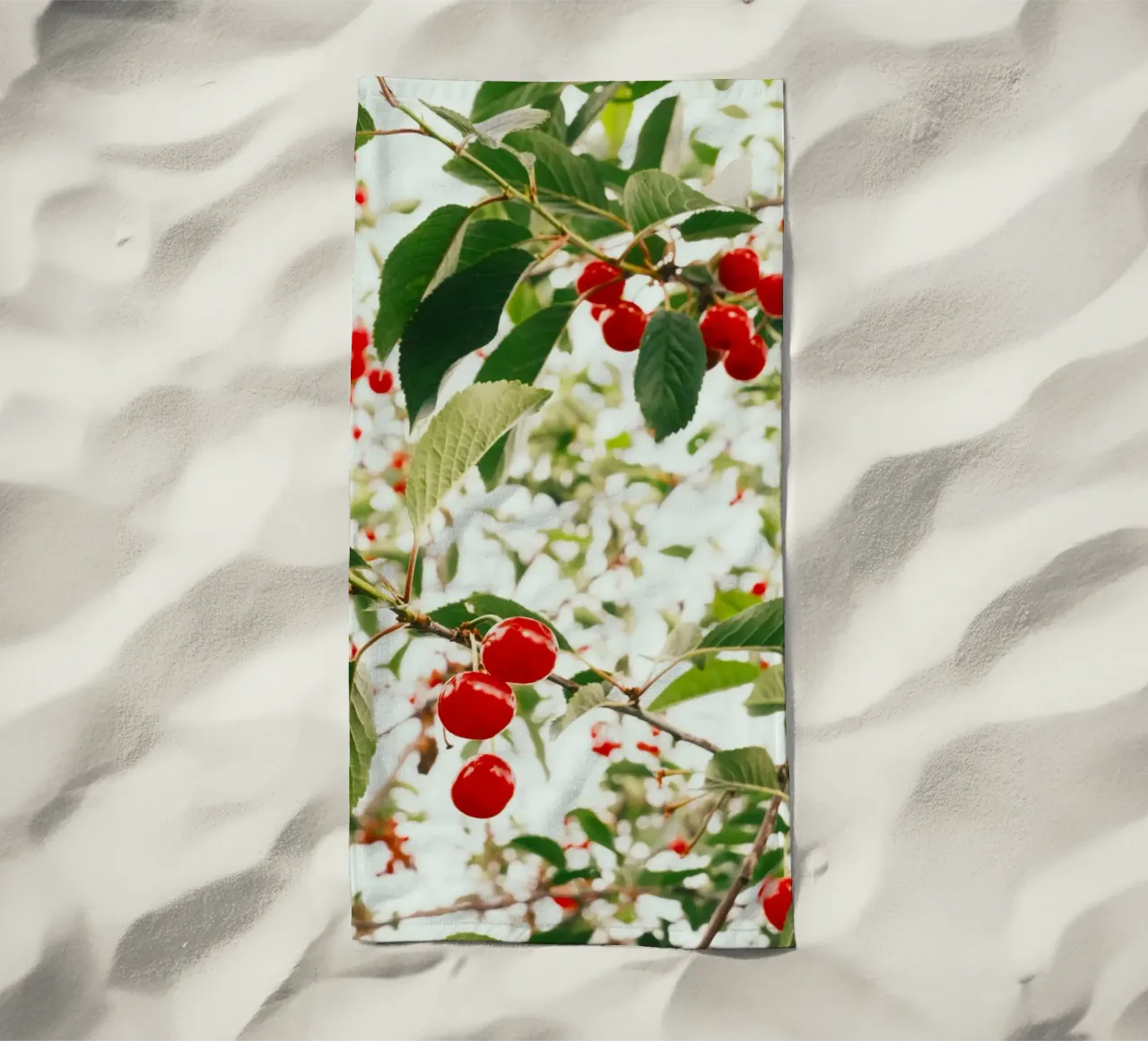 ciliegie rosse telo mare da Earthly Visions
