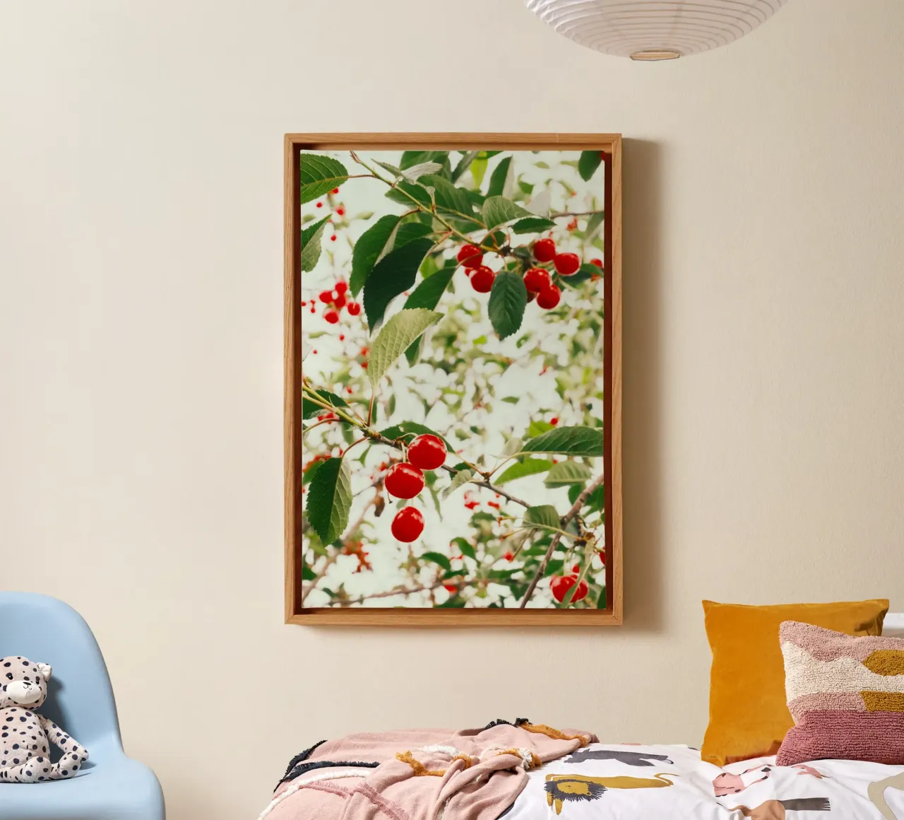Kirschen rot Leinwand mit Schattenfugenrahmen von Earthly Visions