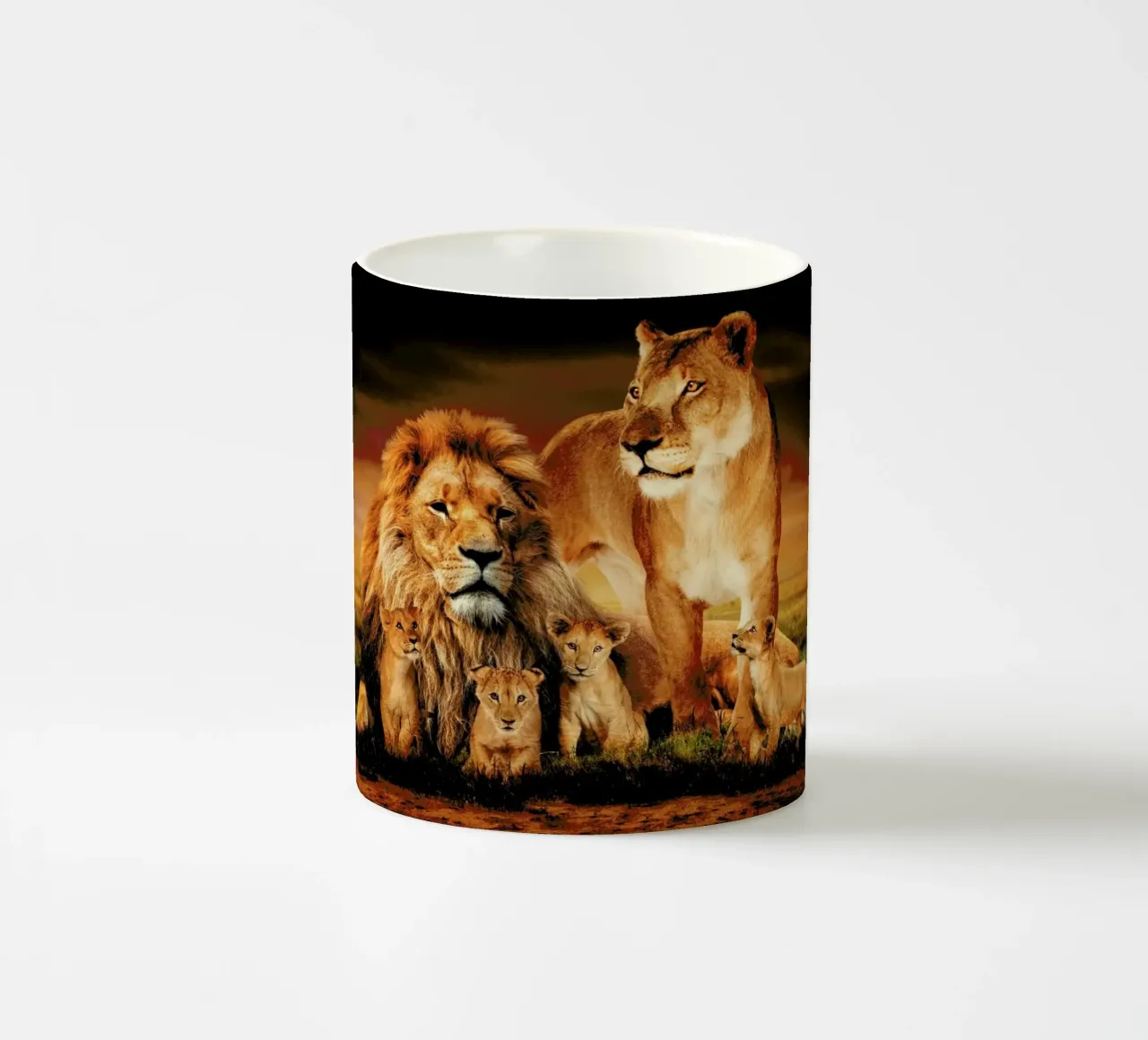 Lion Family tazza in ceramica da Wouter Rikken
