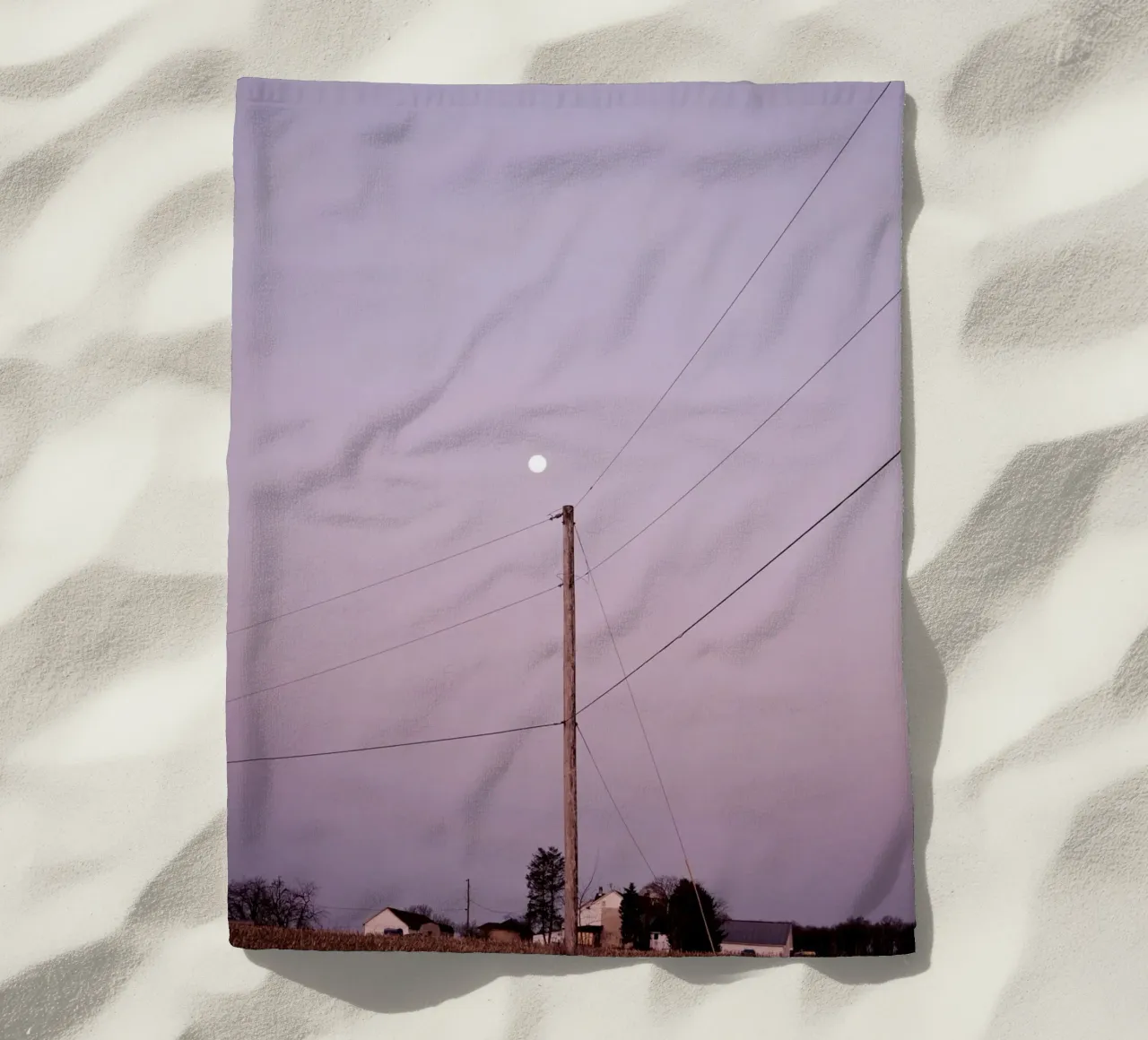 linee elettriche calme telo mare da space words