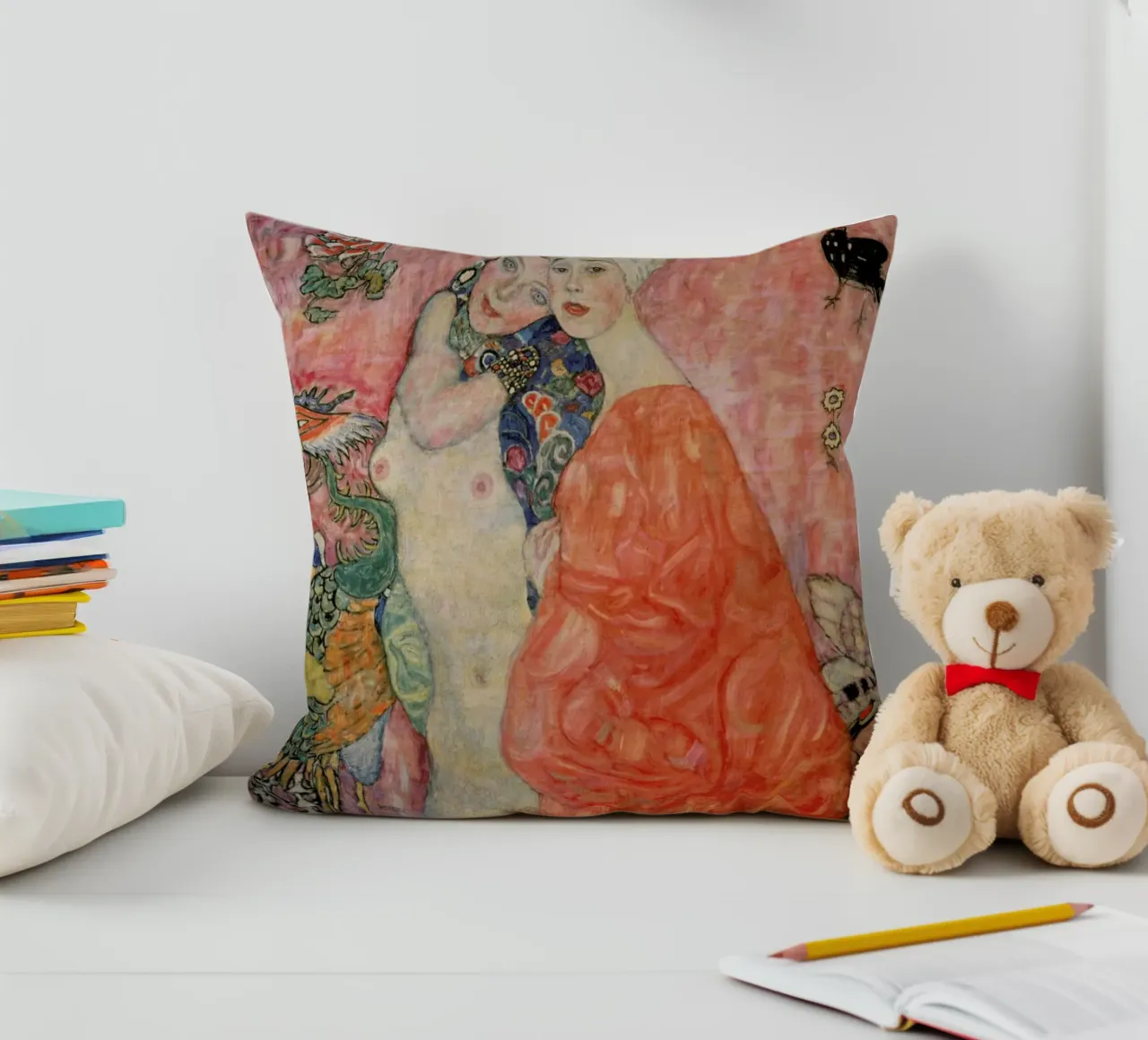 Klimt - Girlfriends cuscino da ARTOTHEK