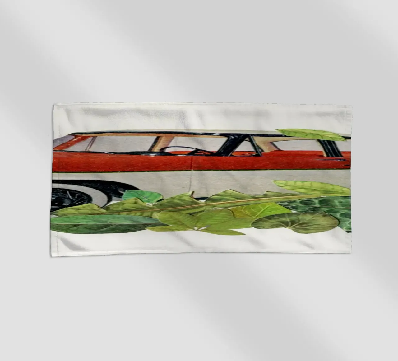 Abseits der Straße Strandtuch von Cassia Beck Collage