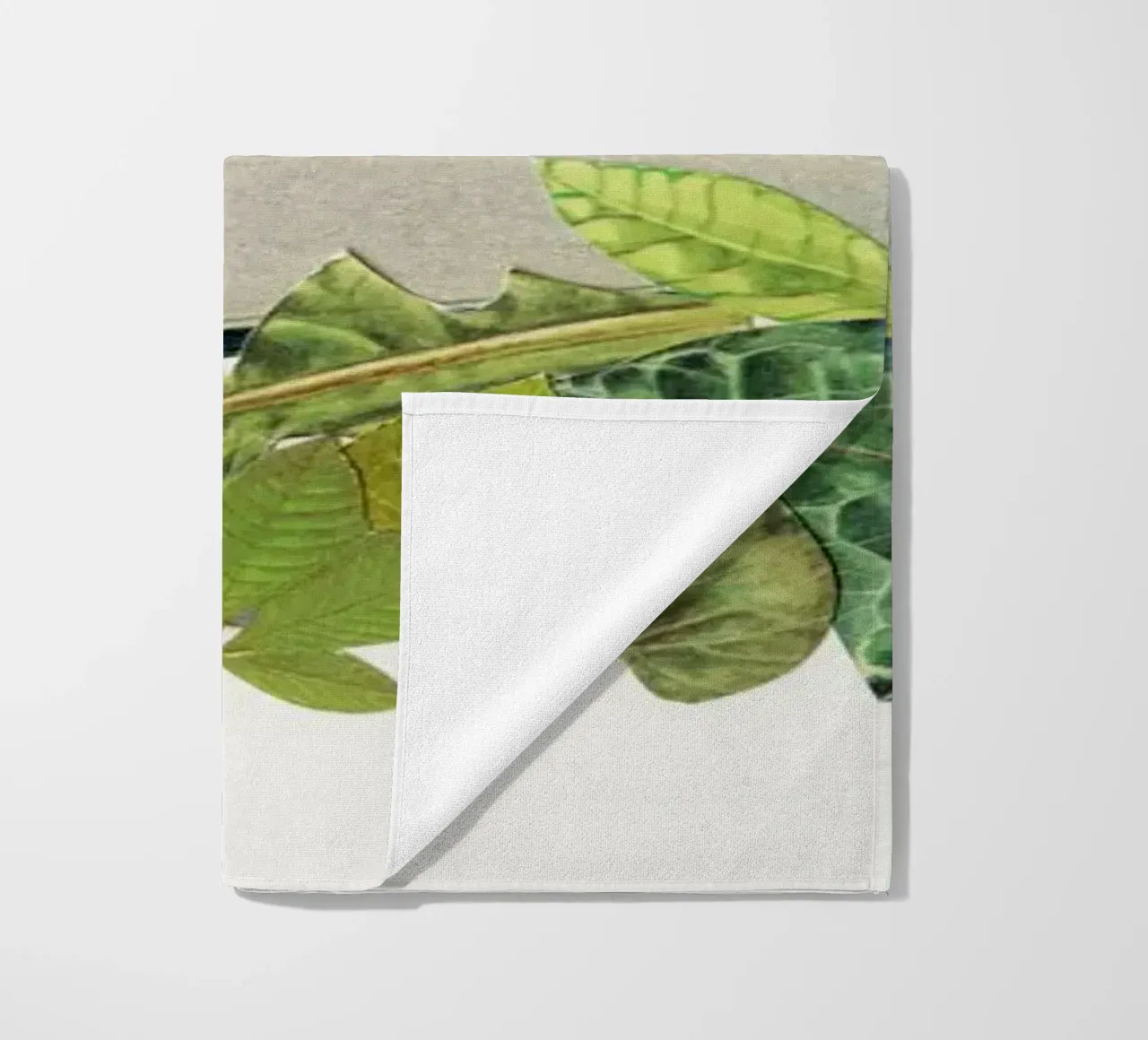 Abseits der Straße Strandtuch von Cassia Beck Collage