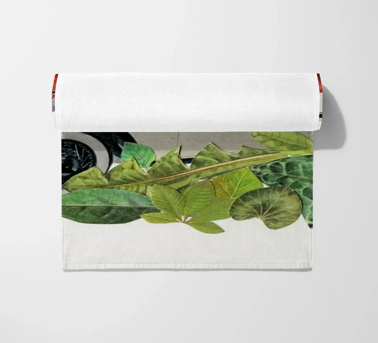 Abseits der Straße Strandtuch von Cassia Beck Collage