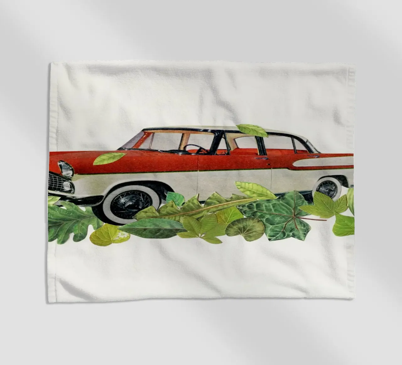 Abseits der Straße Strandtuch von Cassia Beck Collage