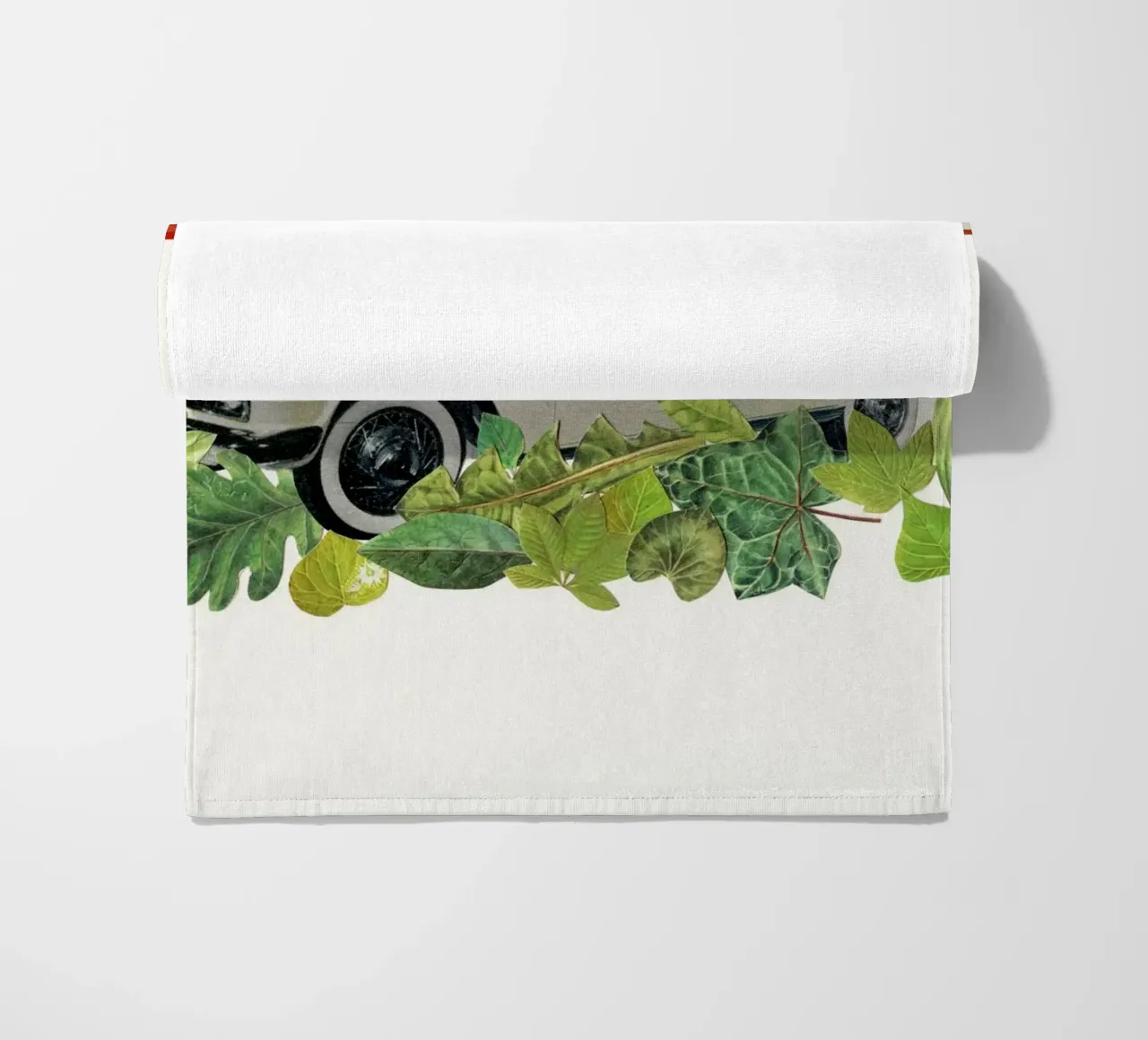 Abseits der Straße Strandtuch von Cassia Beck Collage