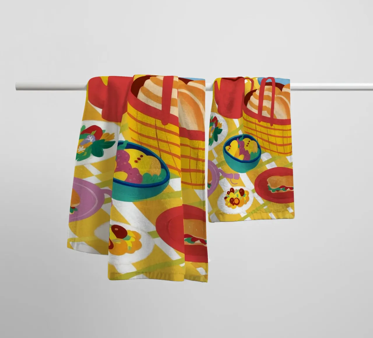 Red Teapot Picnic asciugamano da bagno da Muse Artworks