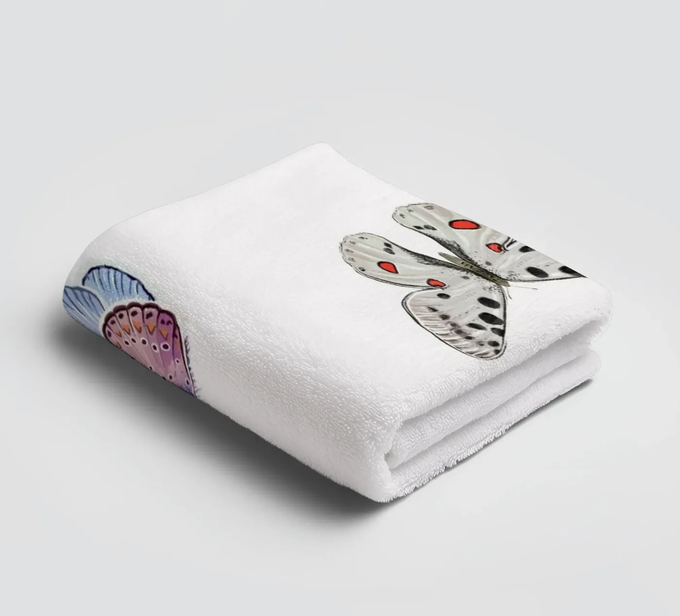 Vlinders wit badhanddoek van gulsengunel
