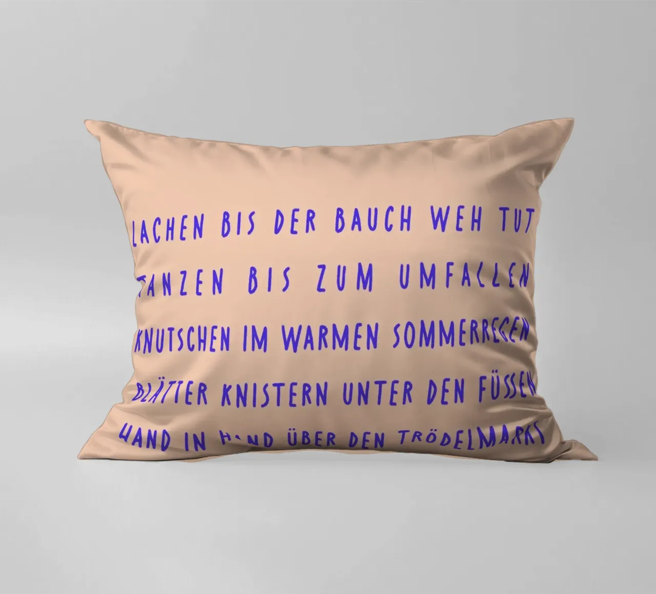 Lachen.Tanzen.Knutschen..Hand in Hand. cuscino da FRICKE DESIGN